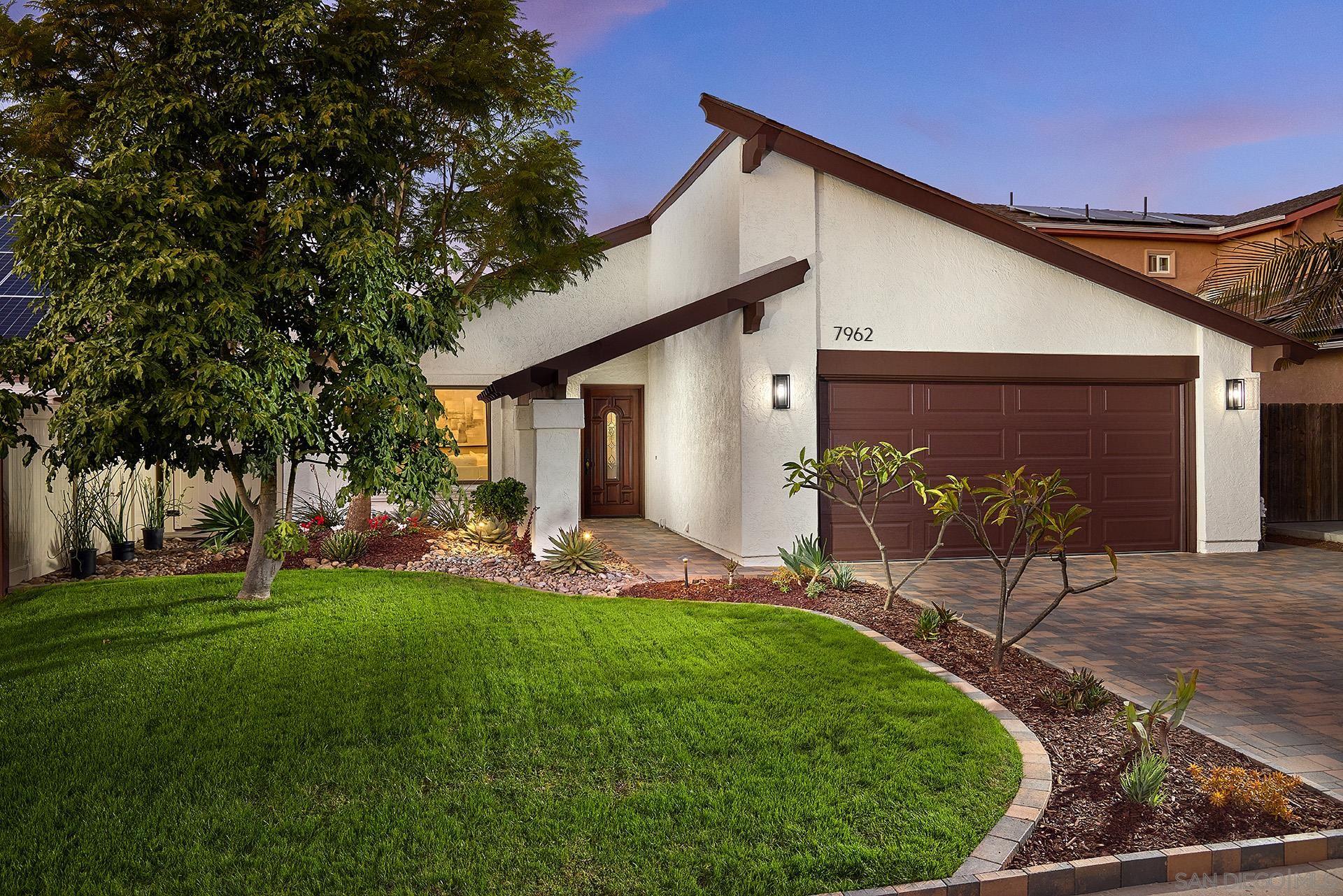 Detail Gallery Image 2 of 42 For 7962  Merrington Pl, San Diego,  CA 92126 - 4 Beds | 2 Baths