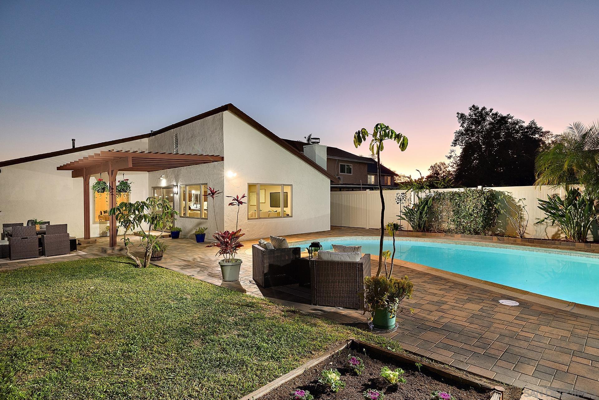 Detail Gallery Image 20 of 42 For 7962  Merrington Pl, San Diego,  CA 92126 - 4 Beds | 2 Baths