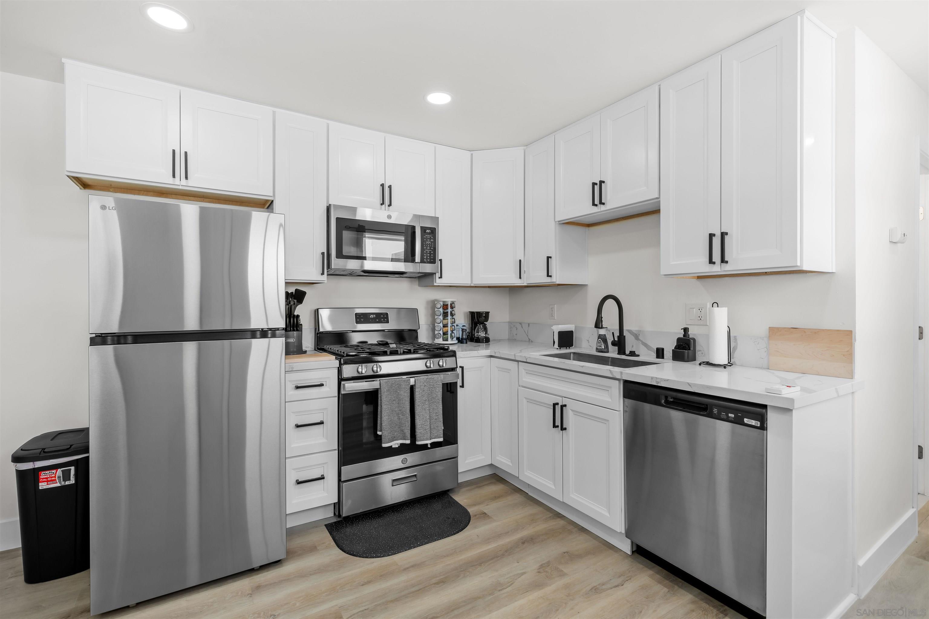 Detail Gallery Image 12 of 36 For 1730  Vista Del Valle Blvd  1 - Room for Rent in 3, El Cajon,  CA 92019 - 1 Beds | 0 Baths