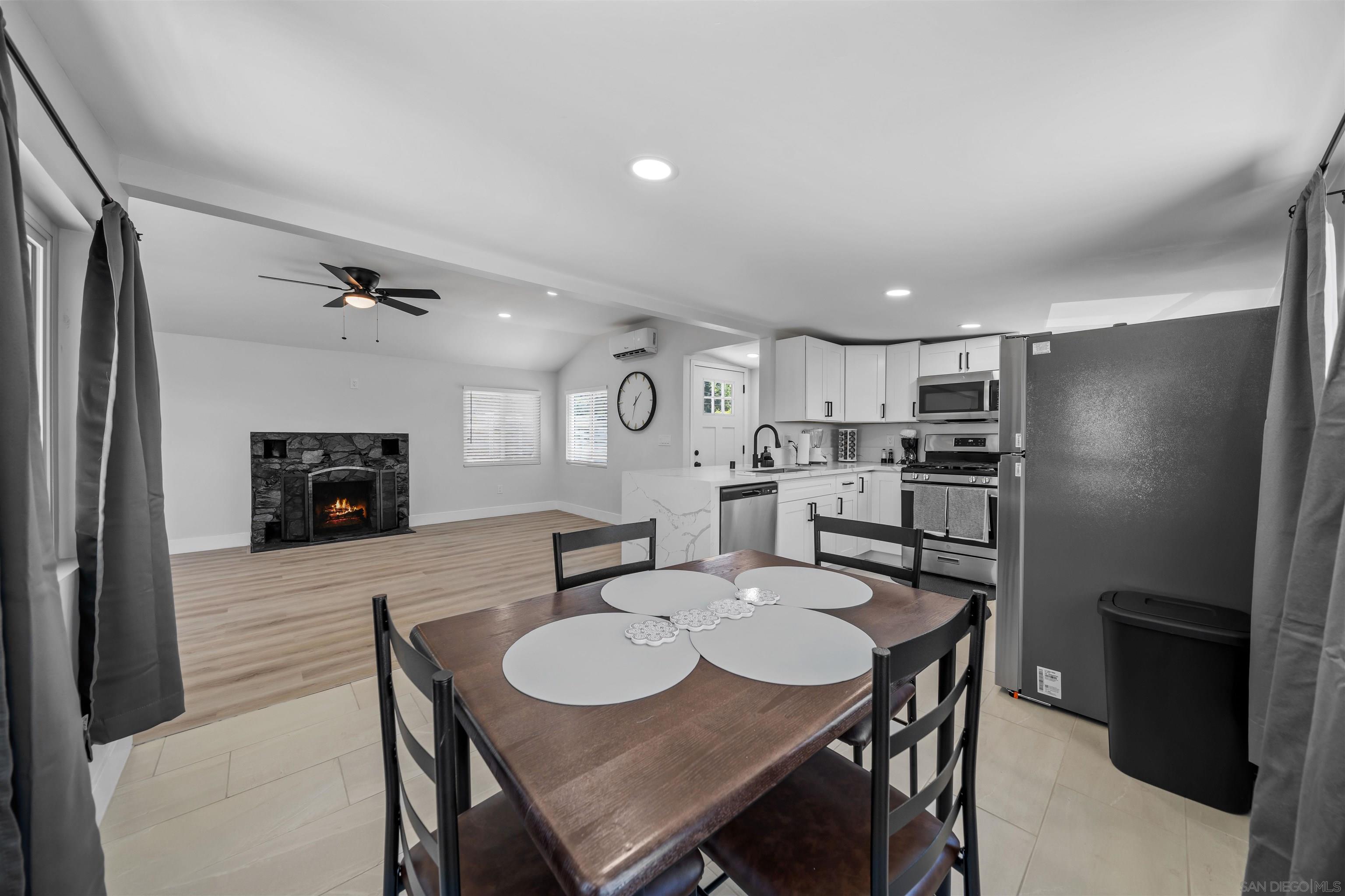 Detail Gallery Image 16 of 36 For 1730  Vista Del Valle Blvd  1 - Room for Rent in 3, El Cajon,  CA 92019 - 1 Beds | 0 Baths