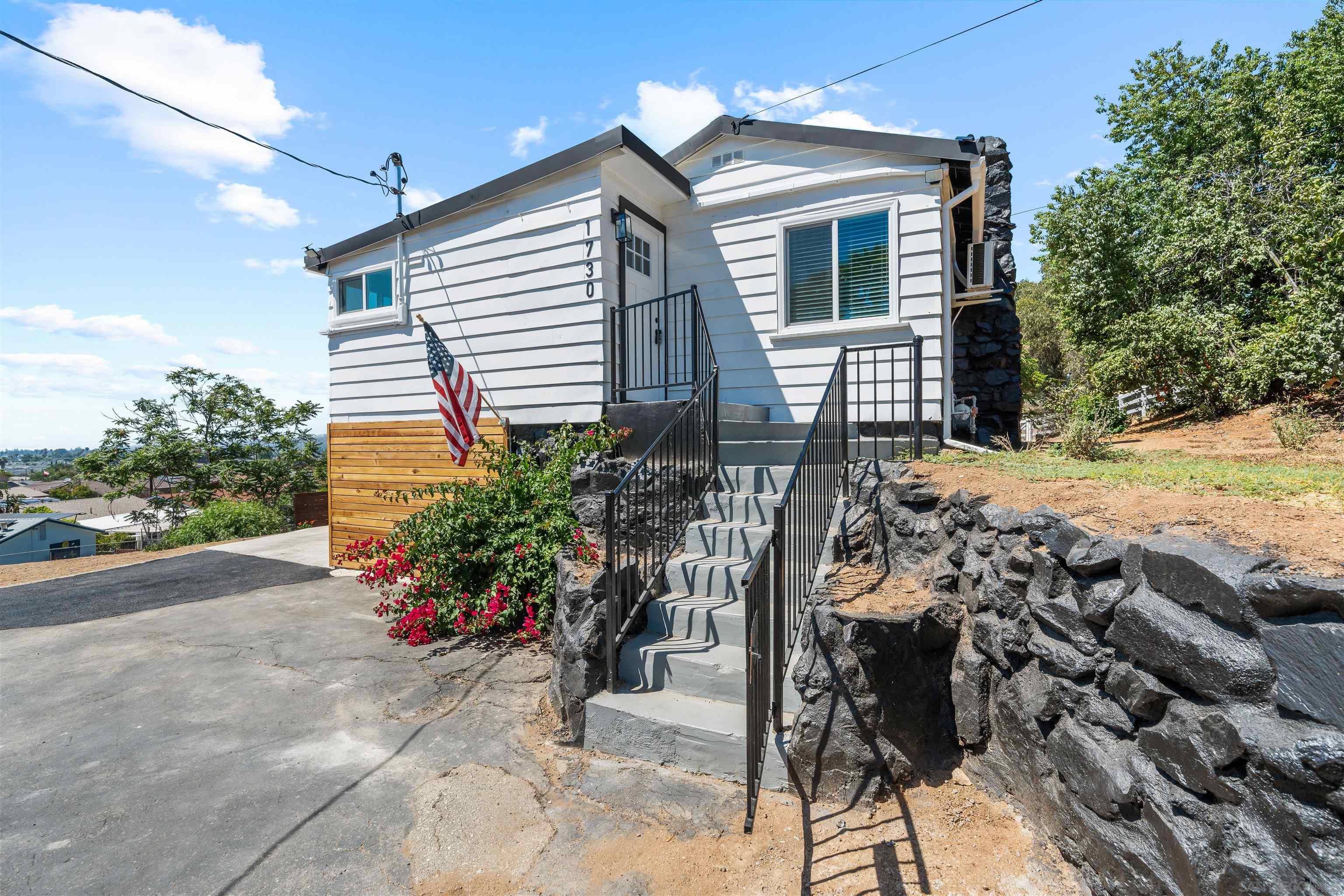 Detail Gallery Image 3 of 36 For 1730  Vista Del Valle Blvd  1 - Room for Rent in 3, El Cajon,  CA 92019 - 1 Beds | 0 Baths