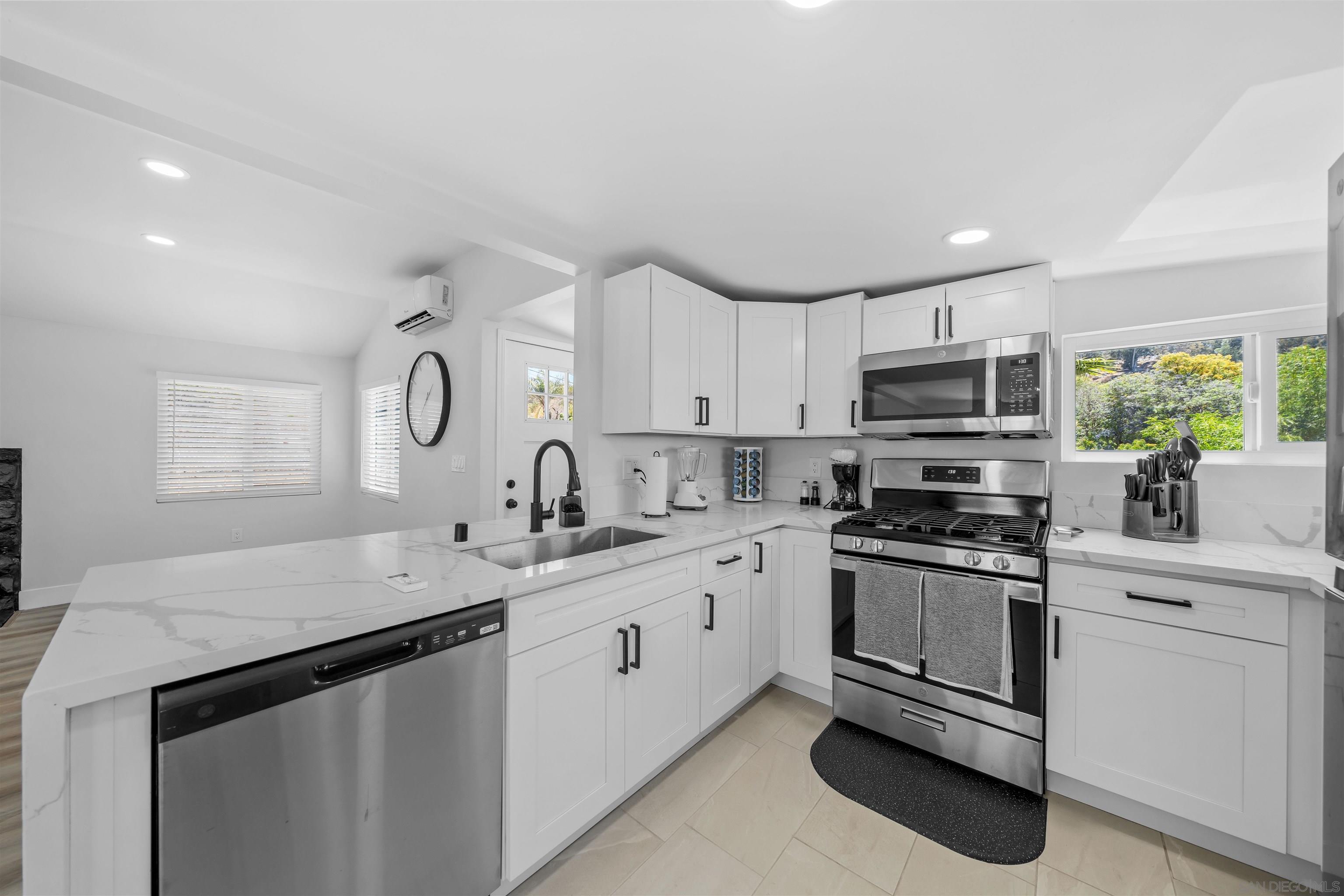 Detail Gallery Image 28 of 36 For 1730  Vista Del Valle Blvd  1 - Room for Rent in 3, El Cajon,  CA 92019 - 1 Beds | 0 Baths