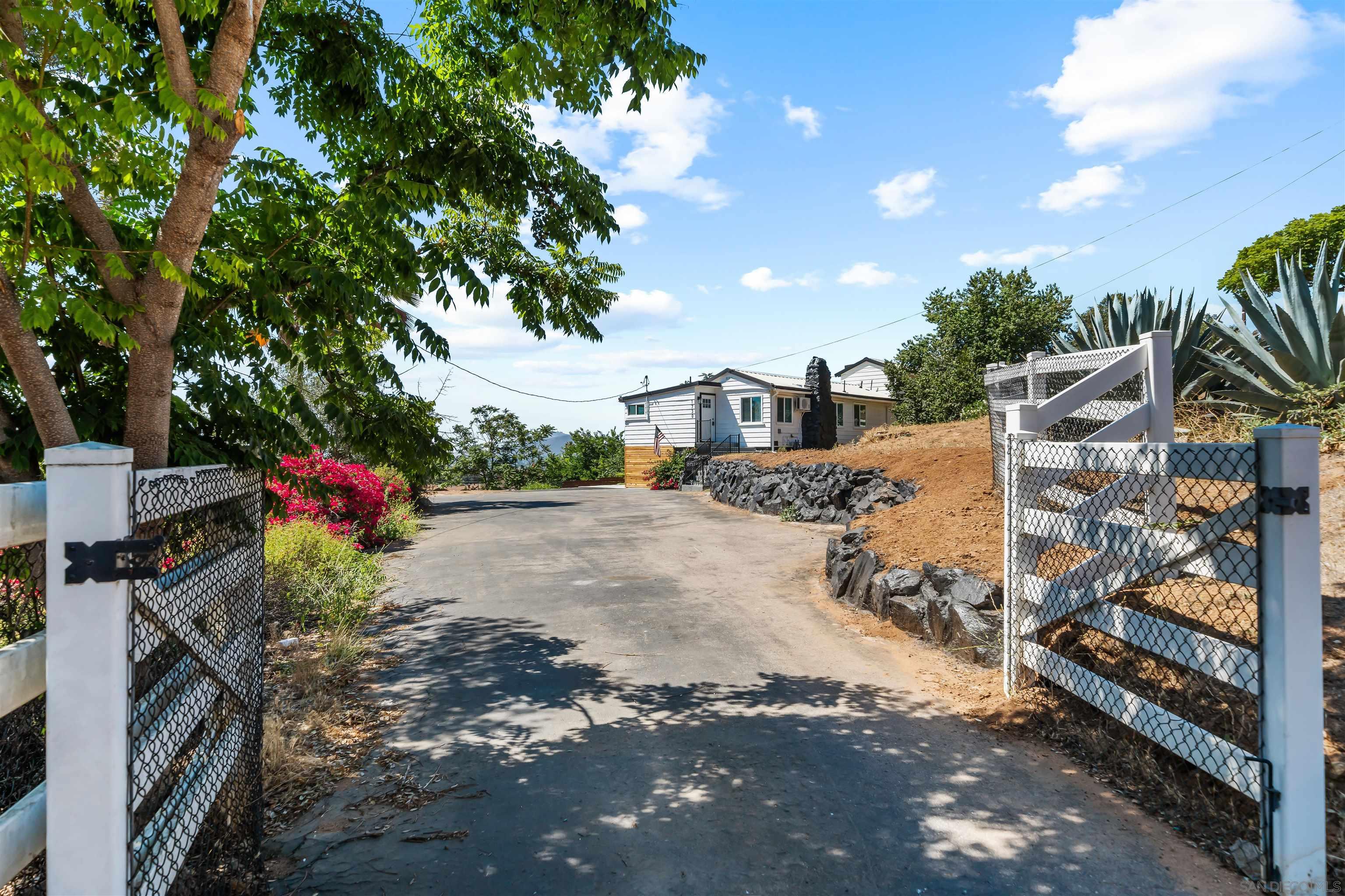 Detail Gallery Image 31 of 36 For 1730  Vista Del Valle Blvd  1 - Room for Rent in 3, El Cajon,  CA 92019 - 1 Beds | 0 Baths