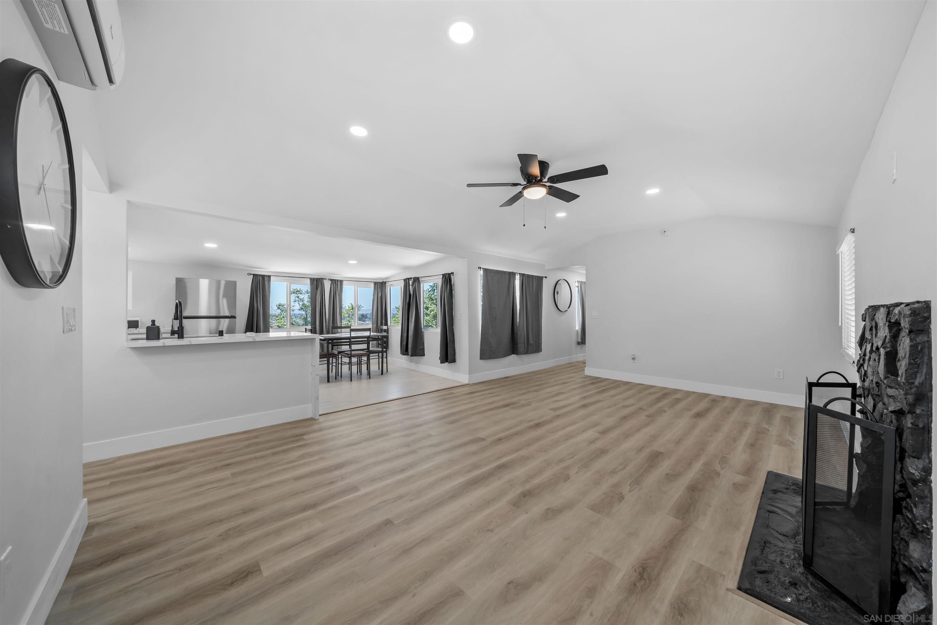 Detail Gallery Image 9 of 36 For 1730  Vista Del Valle Blvd  1 - Room for Rent in 3, El Cajon,  CA 92019 - 1 Beds | 0 Baths