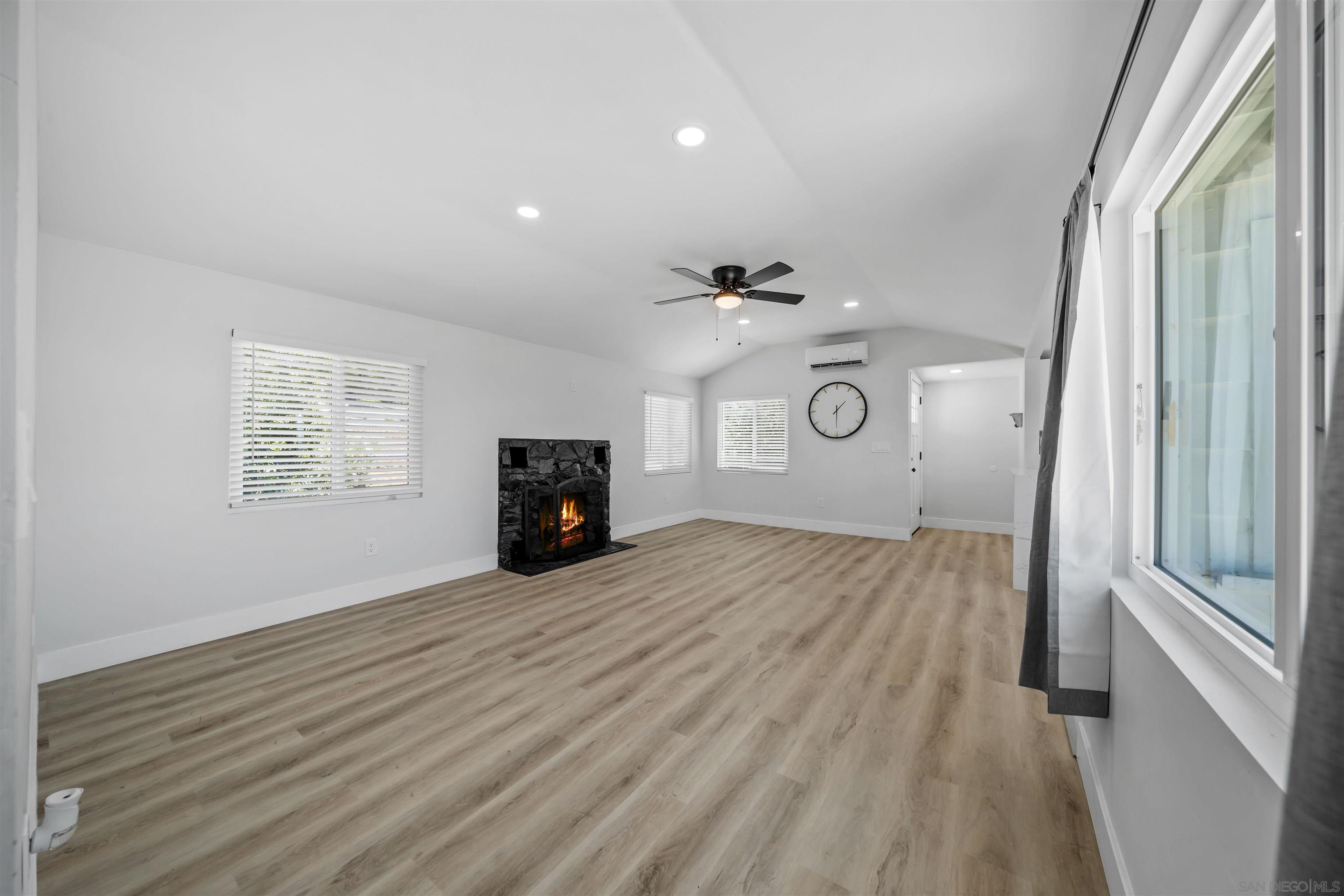 Detail Gallery Image 10 of 36 For 1730  Vista Del Valle Blvd  1 - Room for Rent in 3, El Cajon,  CA 92019 - 1 Beds | 0 Baths