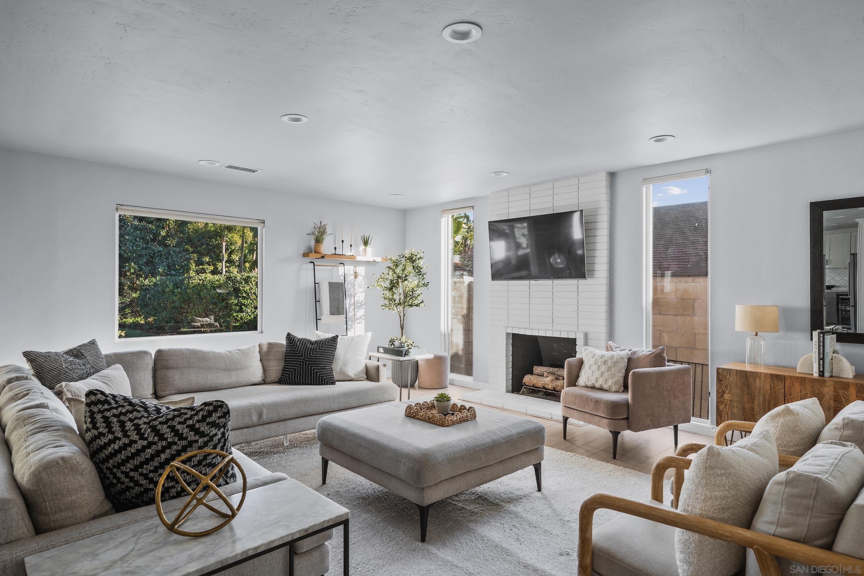 Detail Gallery Image 5 of 36 For 6625  Casselberry Way, San Diego,  CA 92119 - 4 Beds | 2 Baths