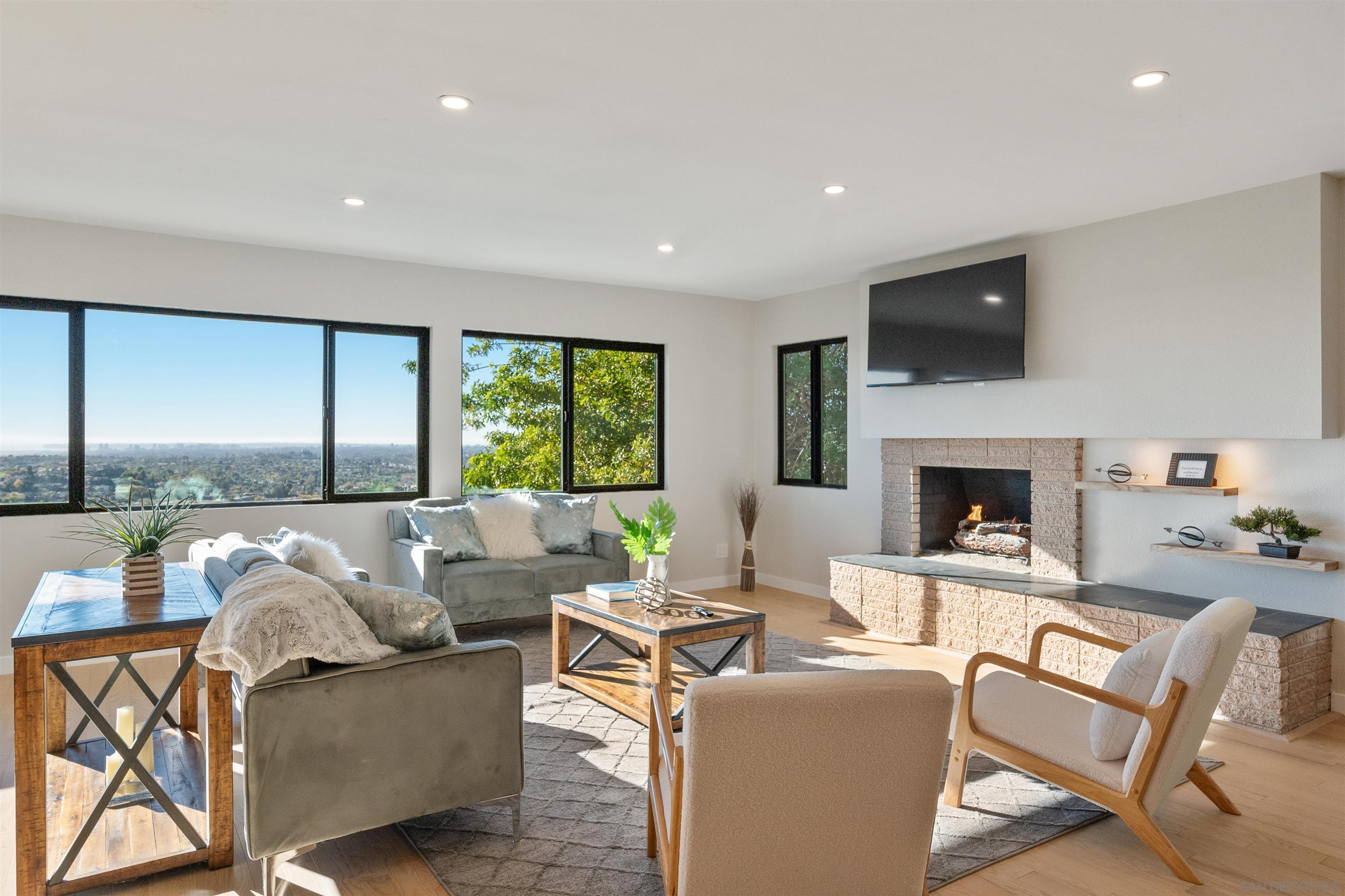 Detail Gallery Image 5 of 24 For 4303  Sheldon Dr, La Mesa,  CA 91941 - 3 Beds | 2 Baths