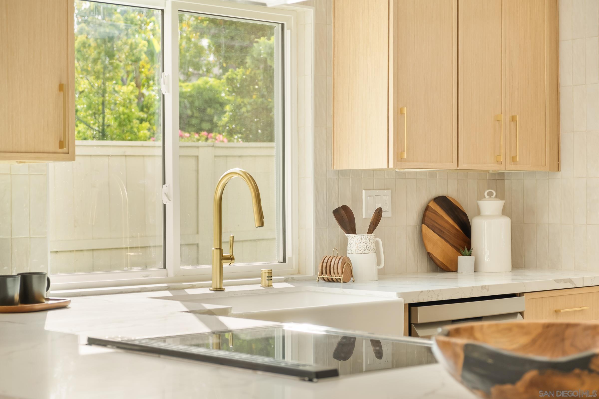 Detail Gallery Image 9 of 35 For 6759  Paseo Del Vista, Carlsbad,  CA 92009 - 3 Beds | 2/1 Baths