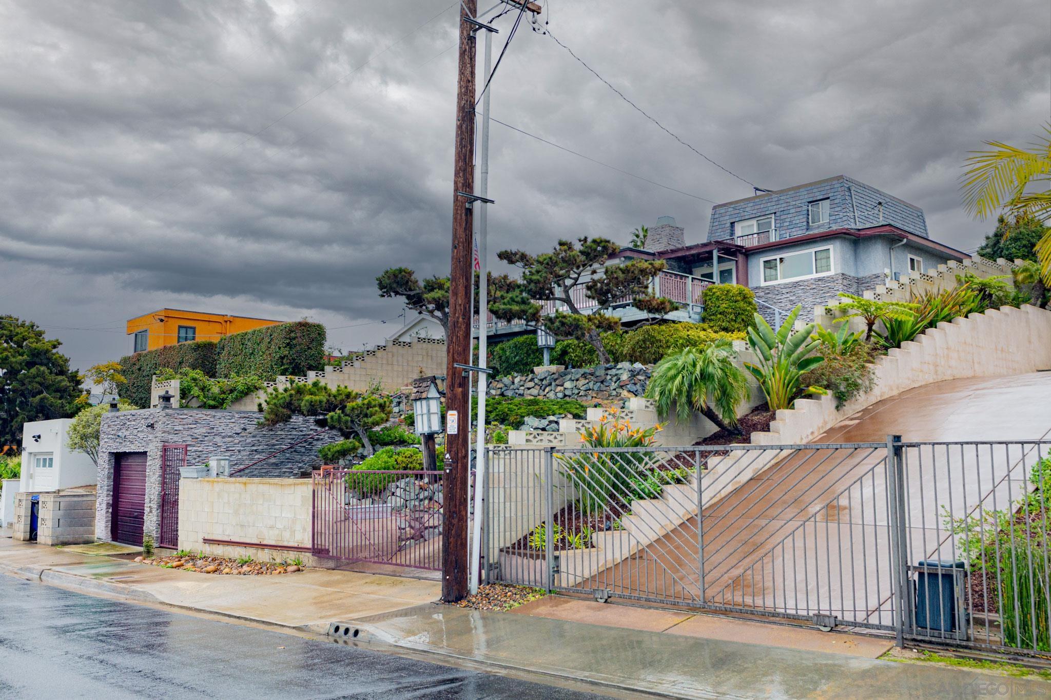 Detail Gallery Image 3 of 33 For 2841  Nipoma St, San Diego,  CA 92106 - 3 Beds | 2 Baths