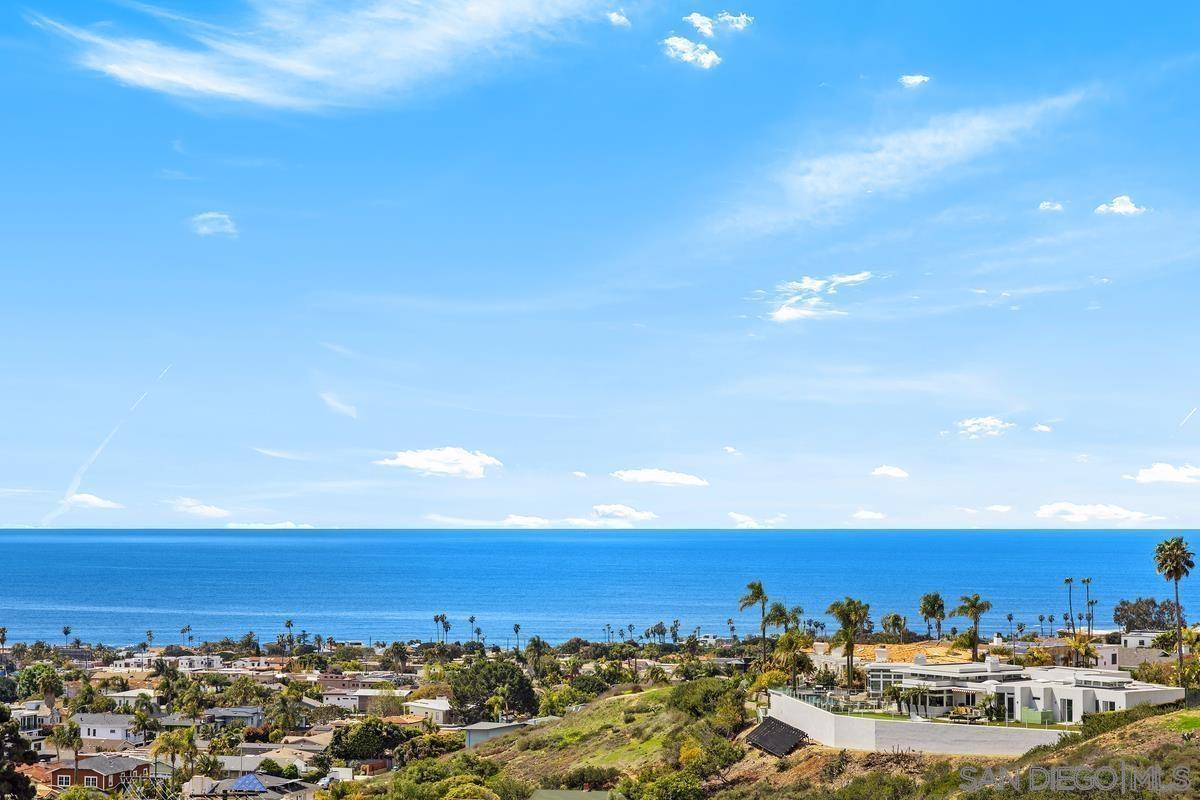 Detail Gallery Image 2 of 50 For 5448  Caminito Bayo, La Jolla,  CA 92037 - 3 Beds | 3 Baths