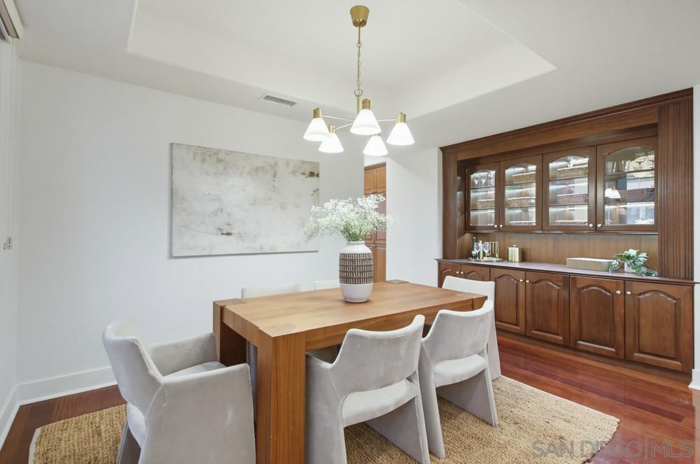 Detail Gallery Image 11 of 50 For 5448  Caminito Bayo, La Jolla,  CA 92037 - 3 Beds | 3 Baths