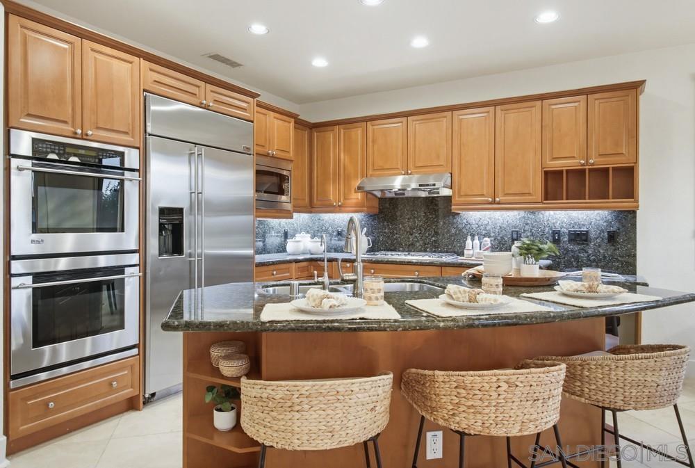 Detail Gallery Image 13 of 50 For 5448  Caminito Bayo, La Jolla,  CA 92037 - 3 Beds | 3 Baths