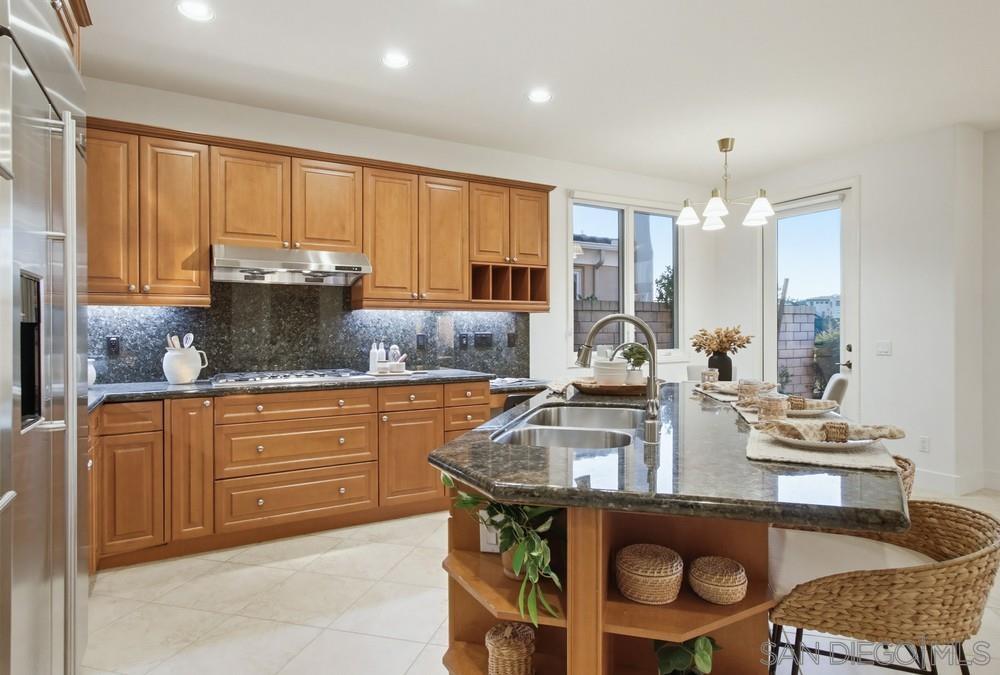 Detail Gallery Image 14 of 50 For 5448  Caminito Bayo, La Jolla,  CA 92037 - 3 Beds | 3 Baths