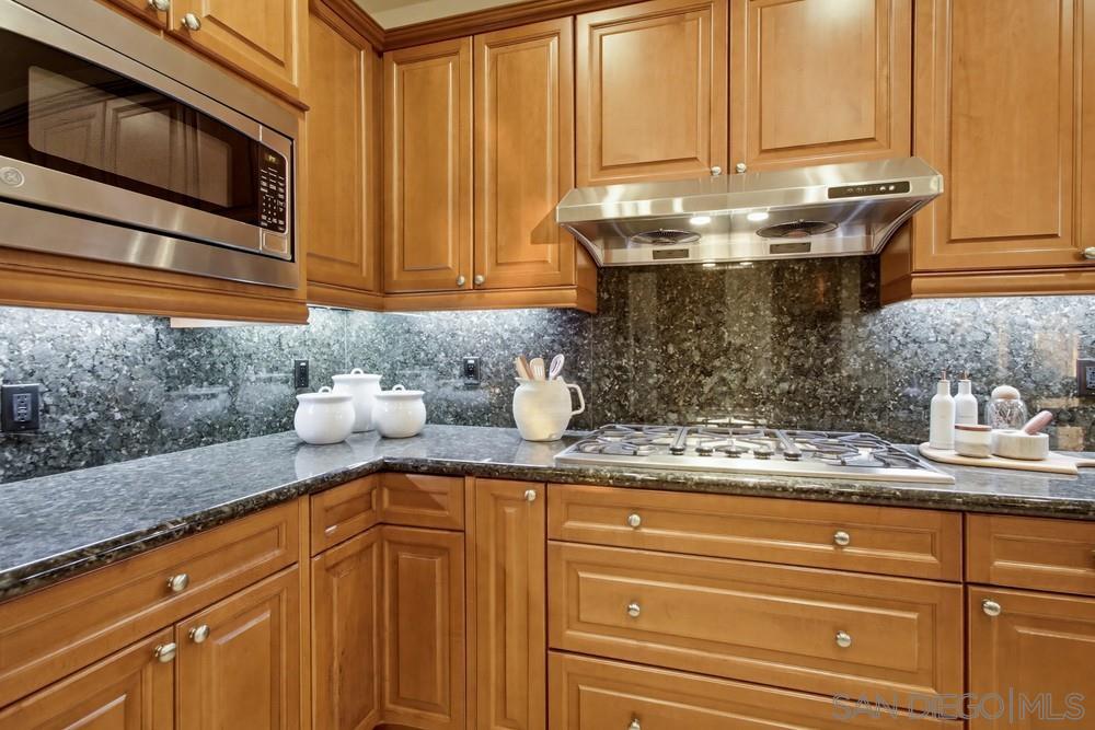 Detail Gallery Image 15 of 50 For 5448  Caminito Bayo, La Jolla,  CA 92037 - 3 Beds | 3 Baths