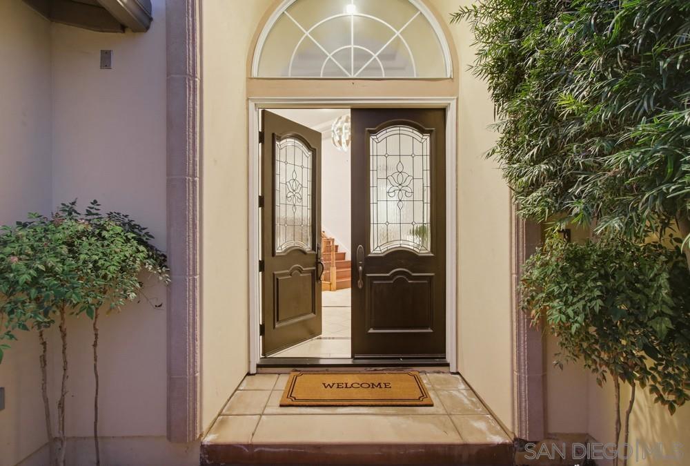 Detail Gallery Image 4 of 50 For 5448  Caminito Bayo, La Jolla,  CA 92037 - 3 Beds | 3 Baths