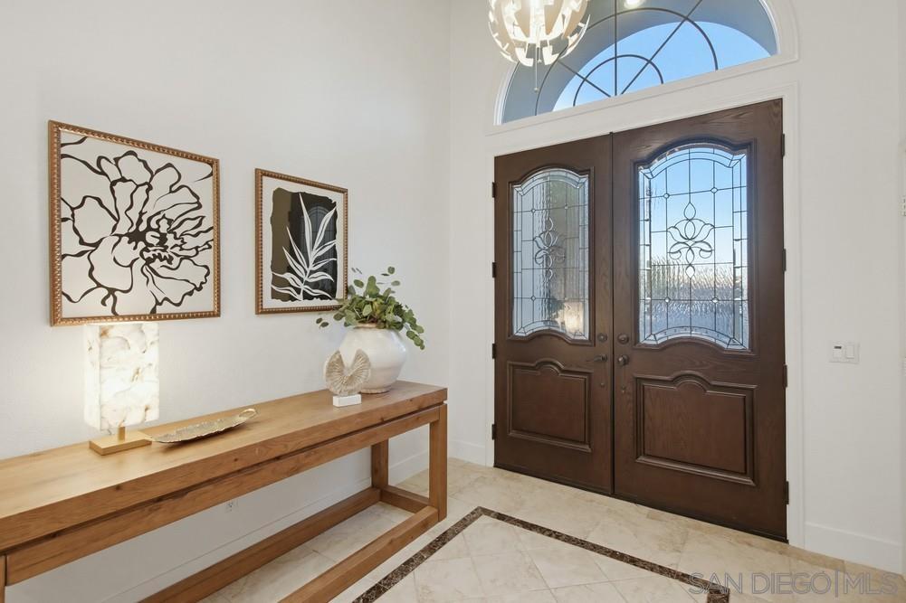 Detail Gallery Image 6 of 50 For 5448  Caminito Bayo, La Jolla,  CA 92037 - 3 Beds | 3 Baths