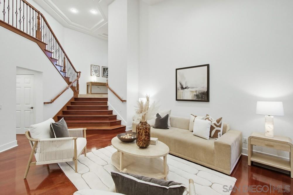 Detail Gallery Image 9 of 50 For 5448  Caminito Bayo, La Jolla,  CA 92037 - 3 Beds | 3 Baths