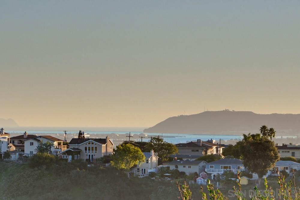 Detail Gallery Image 2 of 22 For 4969  Southcrest Ave, San Diego,  CA 92110 - 3 Beds | 2 Baths