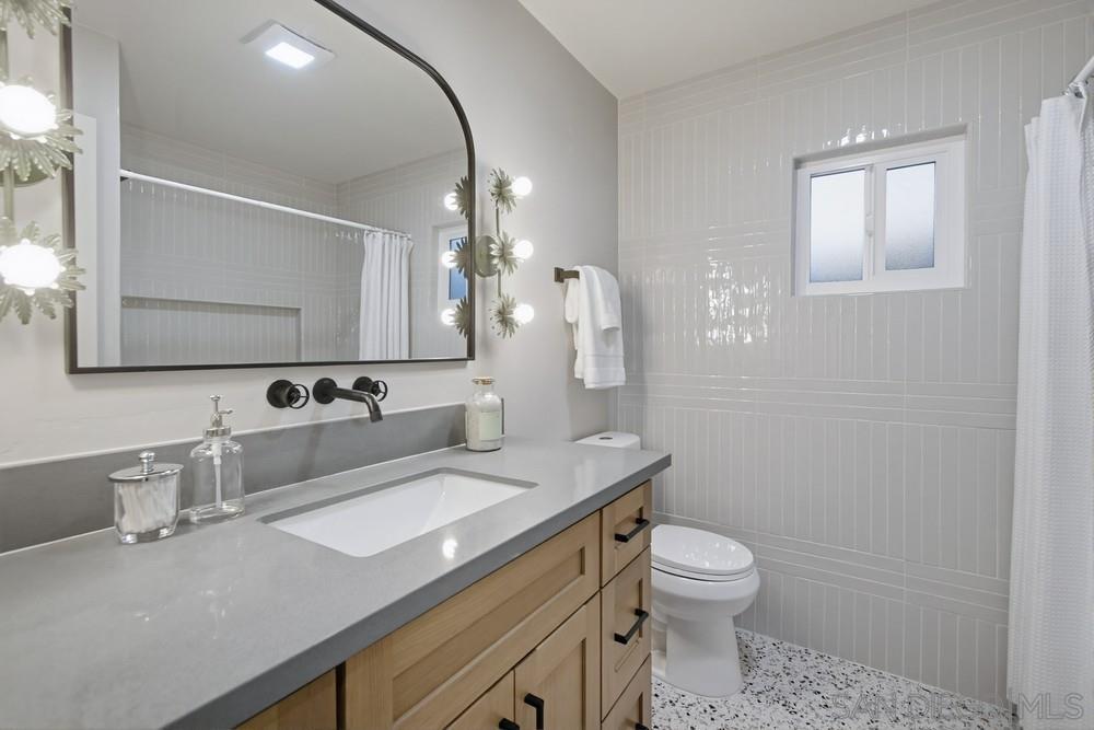 Detail Gallery Image 14 of 22 For 4969  Southcrest Ave, San Diego,  CA 92110 - 3 Beds | 2 Baths