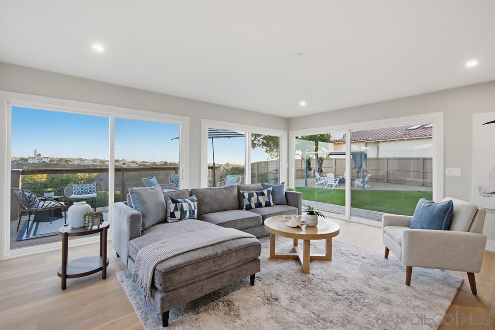 Detail Gallery Image 4 of 22 For 4969  Southcrest Ave, San Diego,  CA 92110 - 3 Beds | 2 Baths