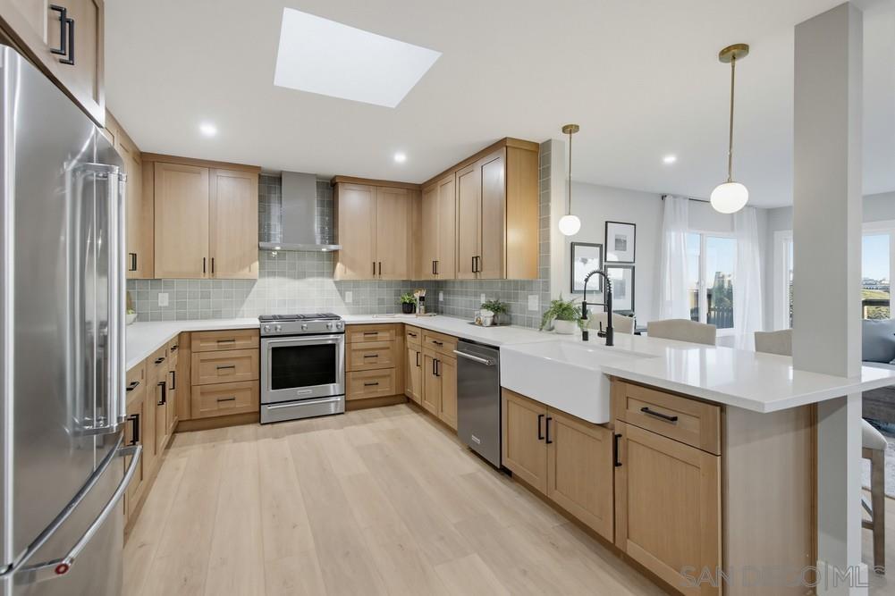 Detail Gallery Image 5 of 22 For 4969  Southcrest Ave, San Diego,  CA 92110 - 3 Beds | 2 Baths