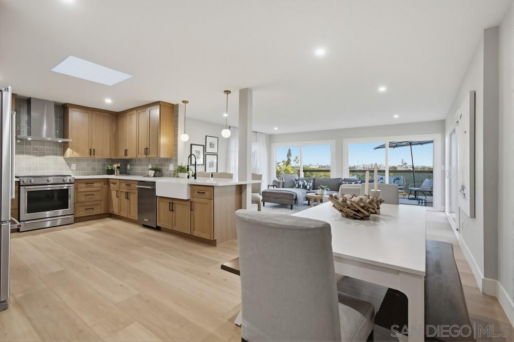 Detail Gallery Image 6 of 22 For 4969  Southcrest Ave, San Diego,  CA 92110 - 3 Beds | 2 Baths