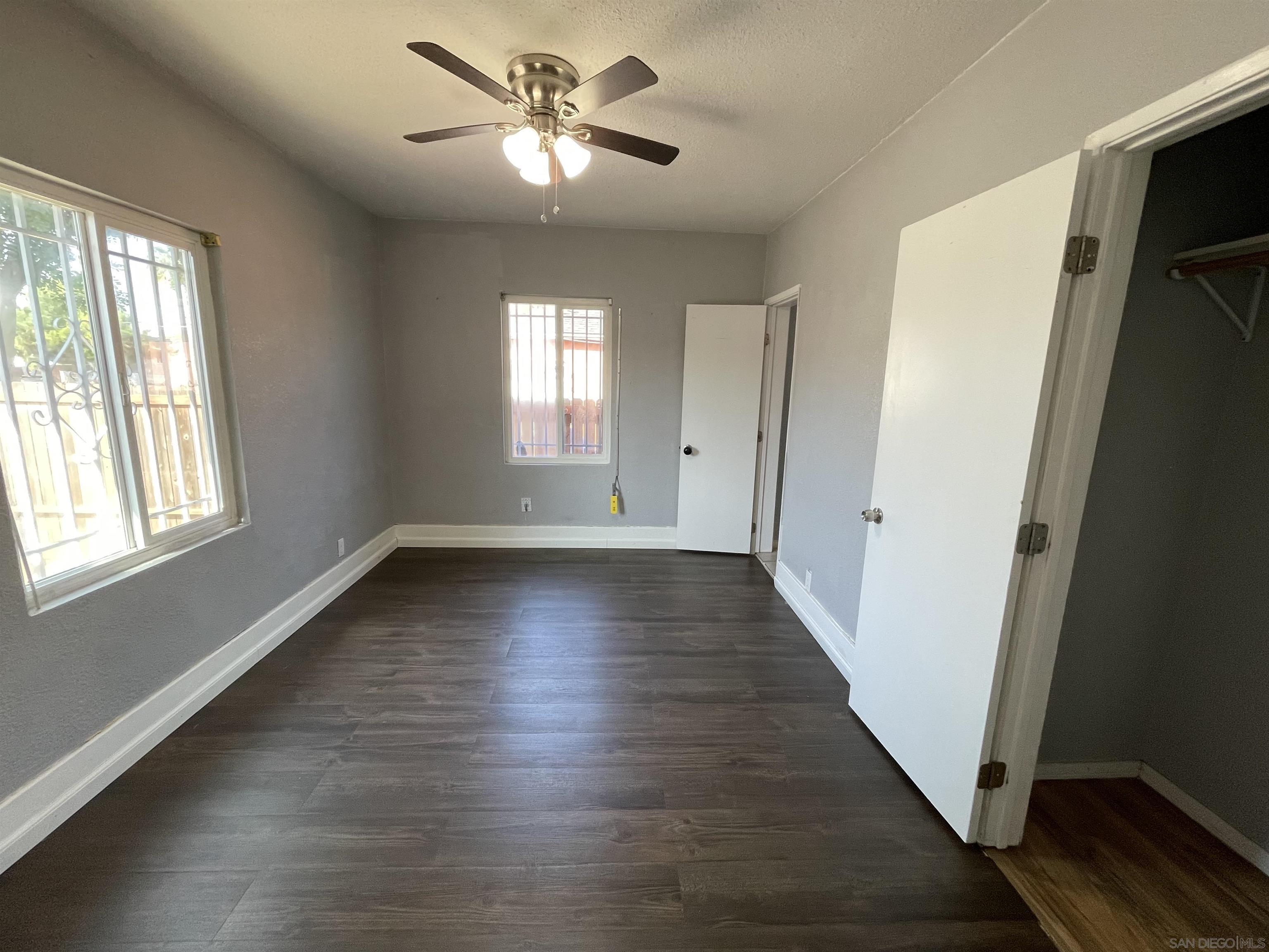 Detail Gallery Image 3 of 8 For 1215  Hoover Ave, National City,  CA 91950 - 3 Beds | 2 Baths