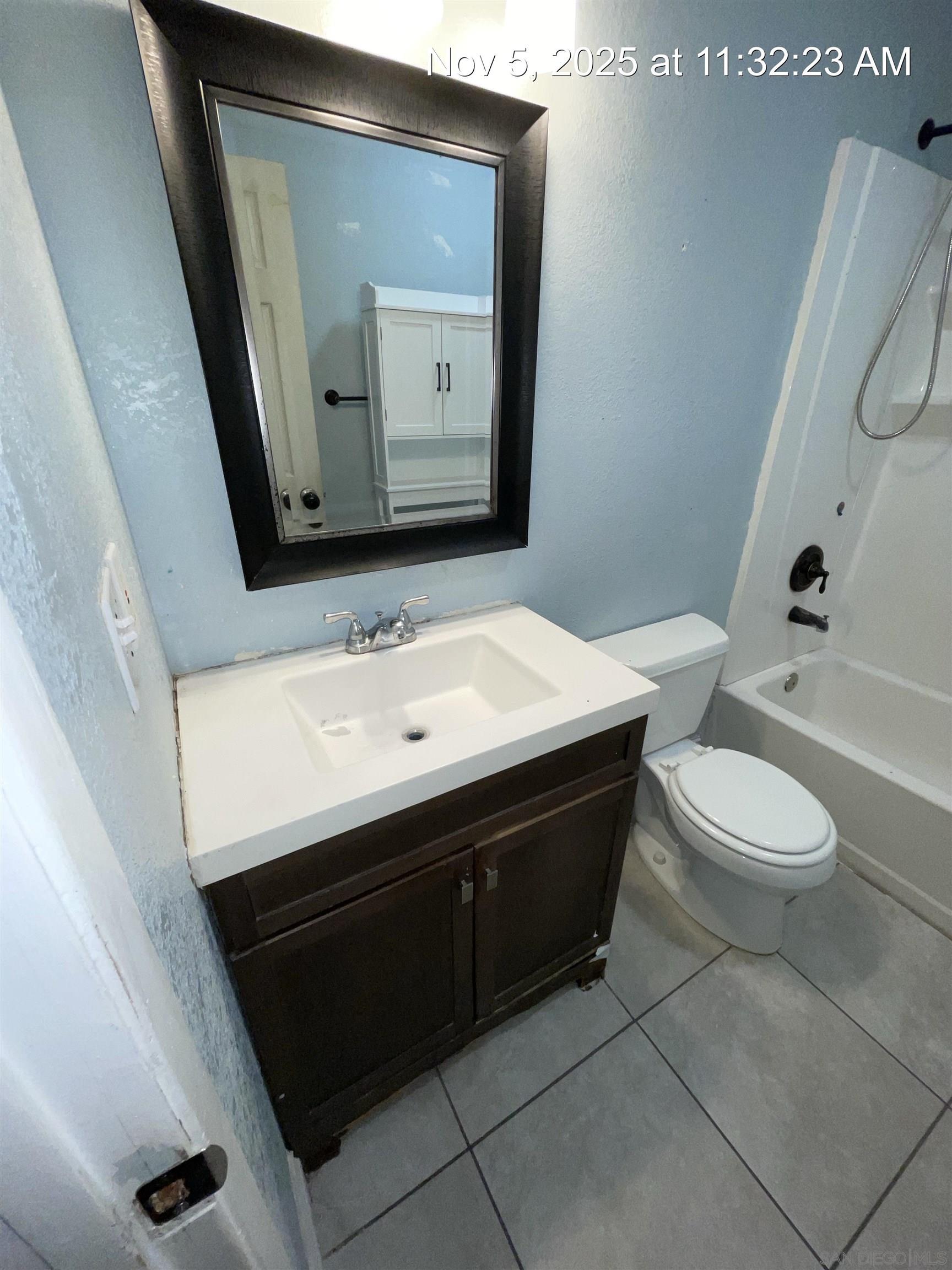 Detail Gallery Image 5 of 8 For 1215  Hoover Ave, National City,  CA 91950 - 3 Beds | 2 Baths