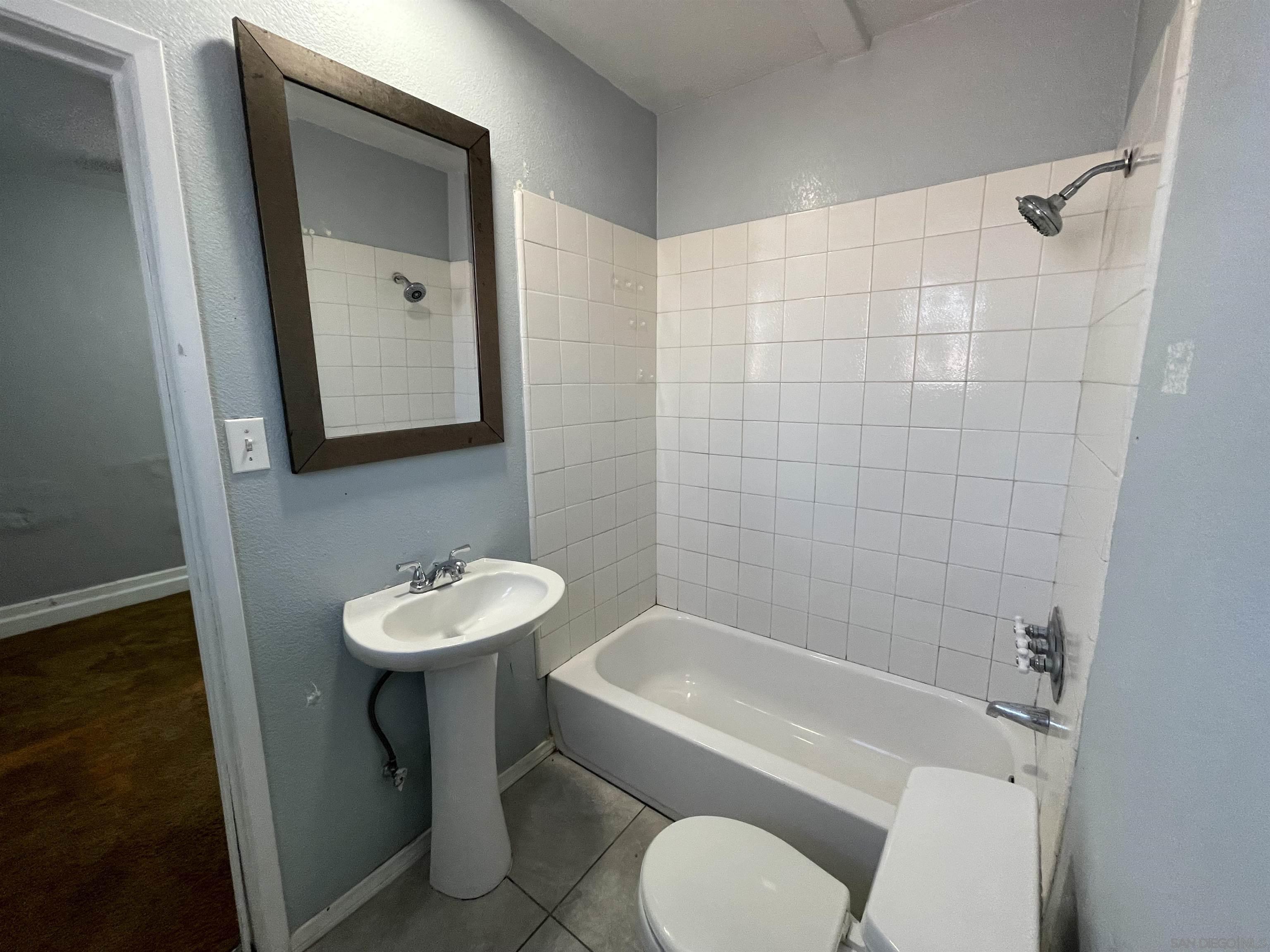 Detail Gallery Image 6 of 8 For 1215  Hoover Ave, National City,  CA 91950 - 3 Beds | 2 Baths