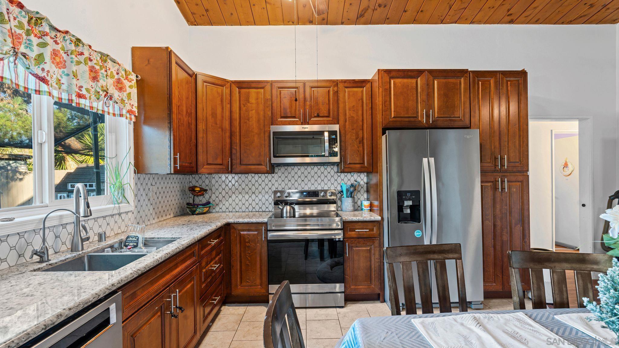 Detail Gallery Image 11 of 28 For 9144  Fanita Rancho Rd, Santee,  CA 92071 - 3 Beds | 1 Baths