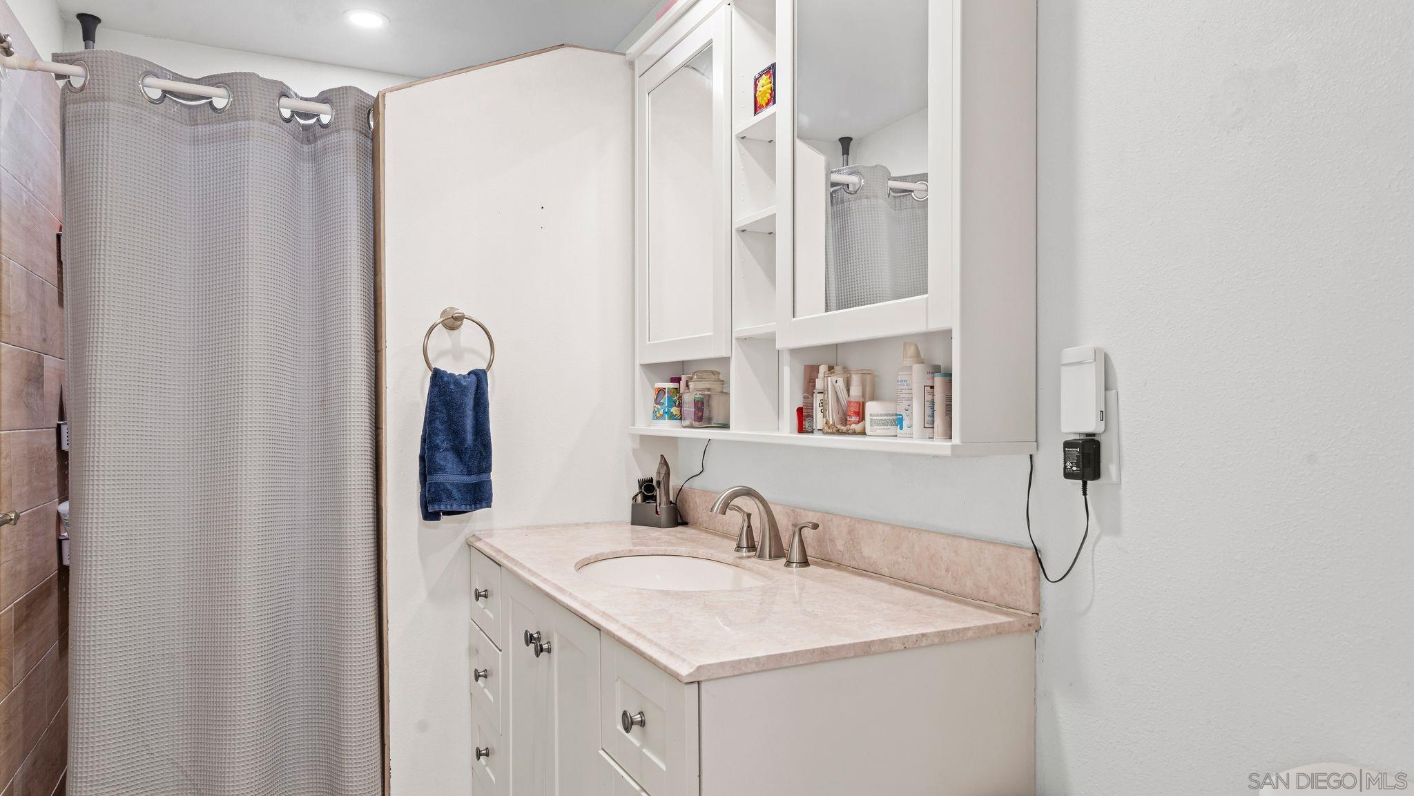 Detail Gallery Image 17 of 28 For 9144  Fanita Rancho Rd, Santee,  CA 92071 - 3 Beds | 1 Baths