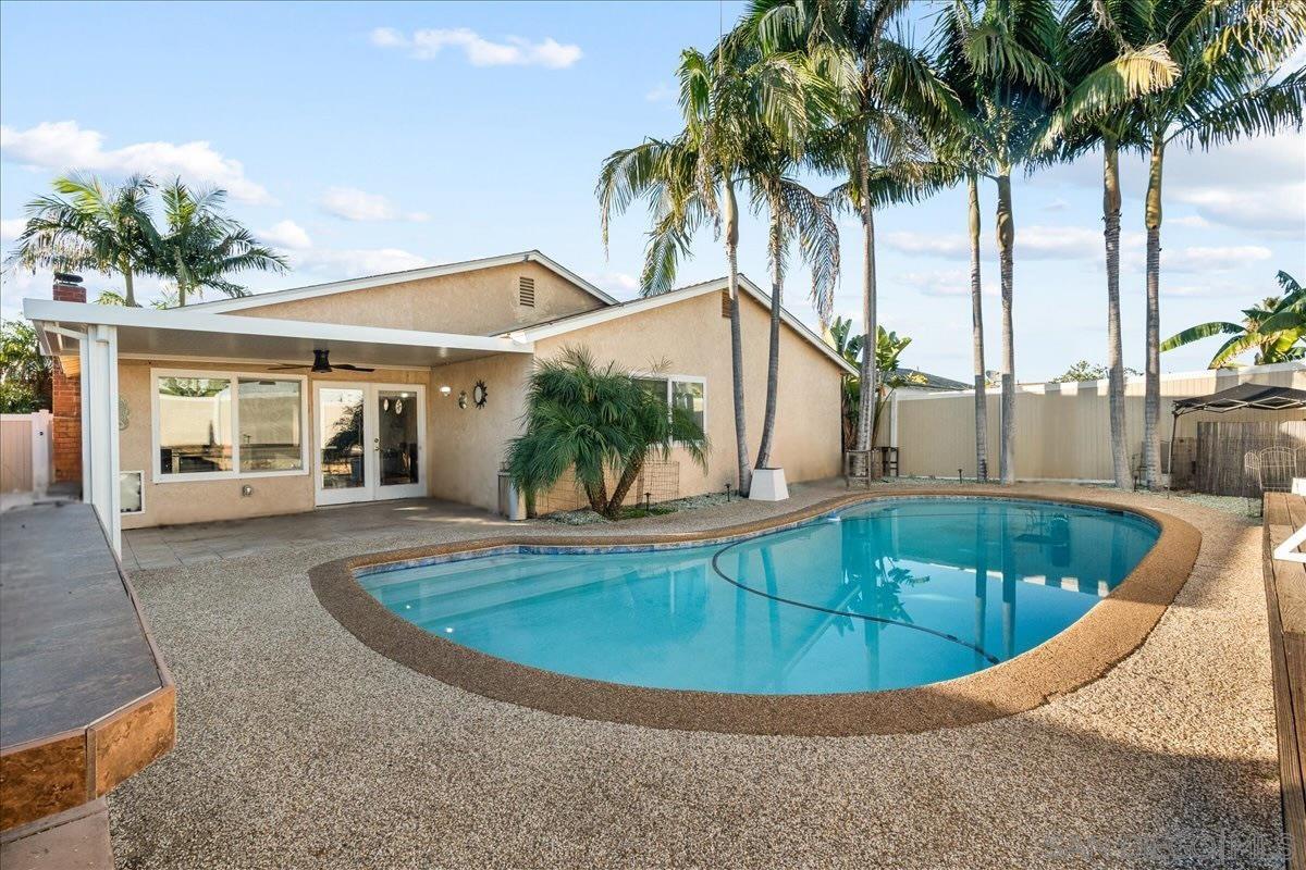 Detail Gallery Image 12 of 17 For 10853  Westonhill Dr, San Diego,  CA 92126 - 3 Beds | 2 Baths