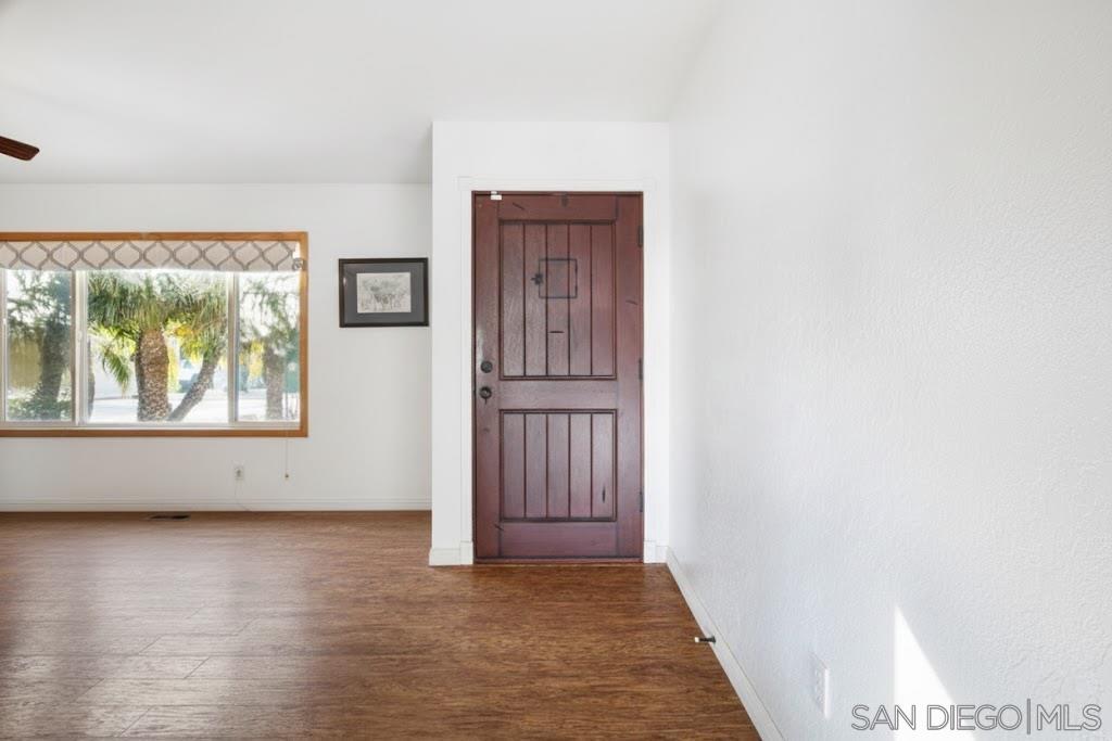 Detail Gallery Image 4 of 17 For 10853  Westonhill Dr, San Diego,  CA 92126 - 3 Beds | 2 Baths