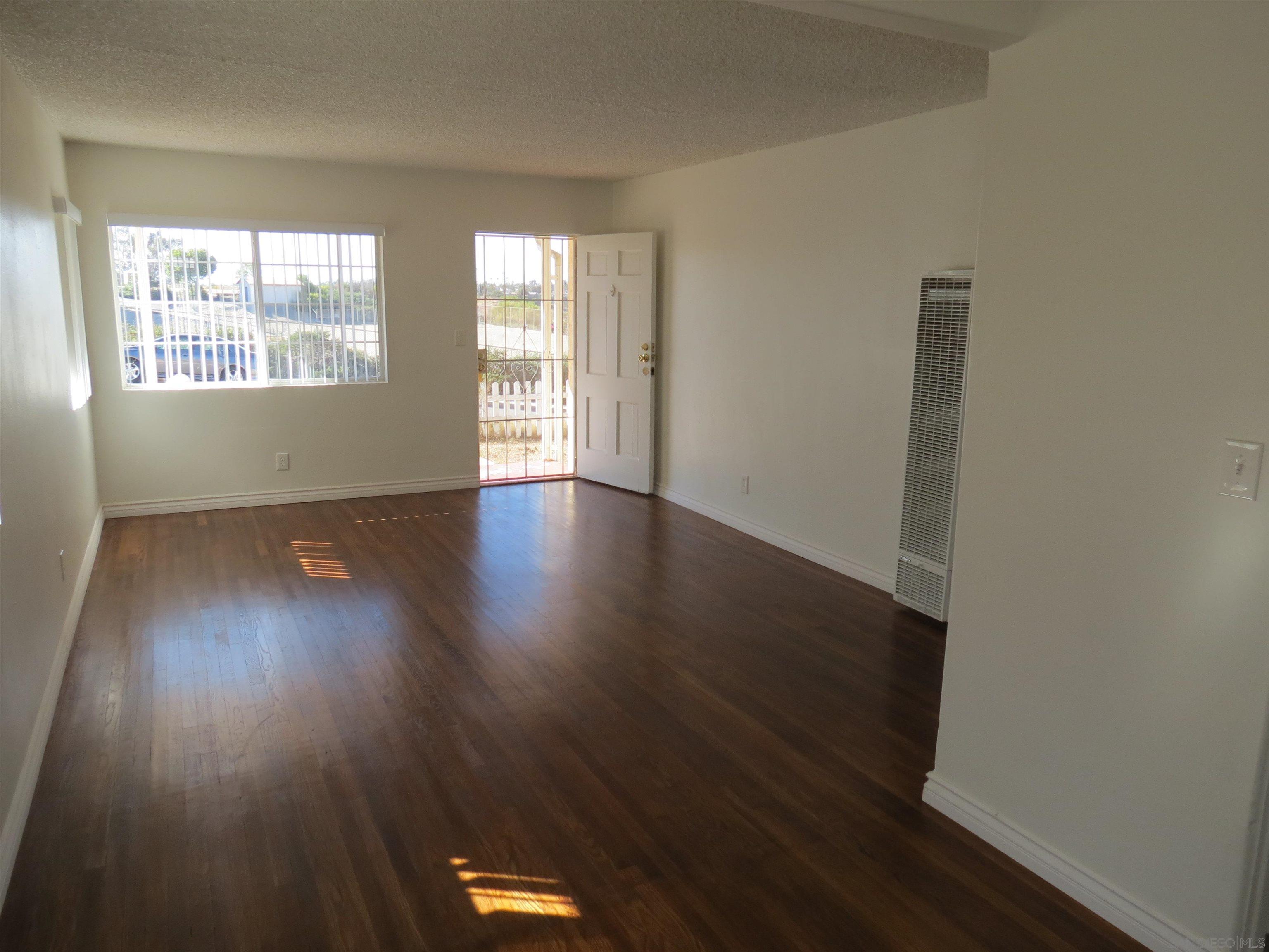 Detail Gallery Image 6 of 25 For 1737-41  Glencoe Dr, Lemon Grove,  CA 91945 - – Beds | – Baths