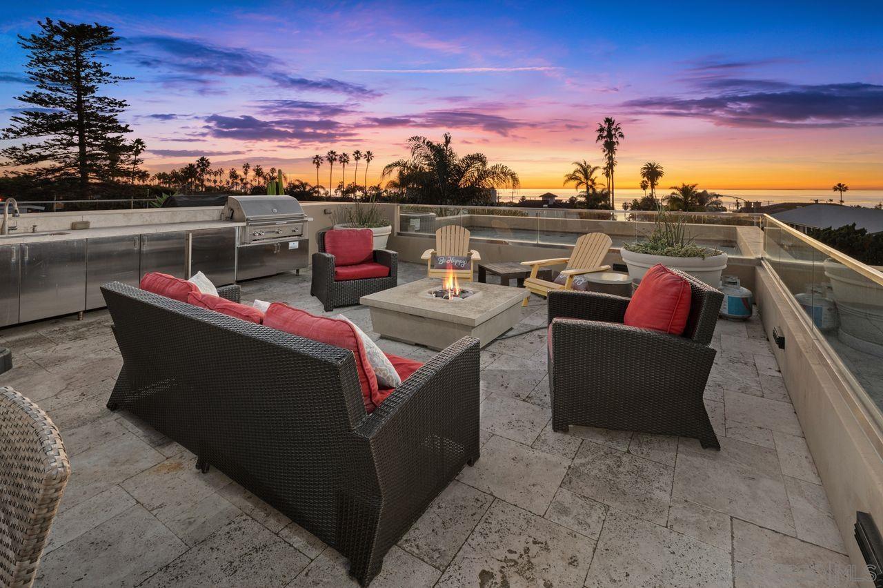 Detail Gallery Image 2 of 60 For 6639  La Jolla Blvd, La Jolla,  CA 92037 - 3 Beds | 2/2 Baths