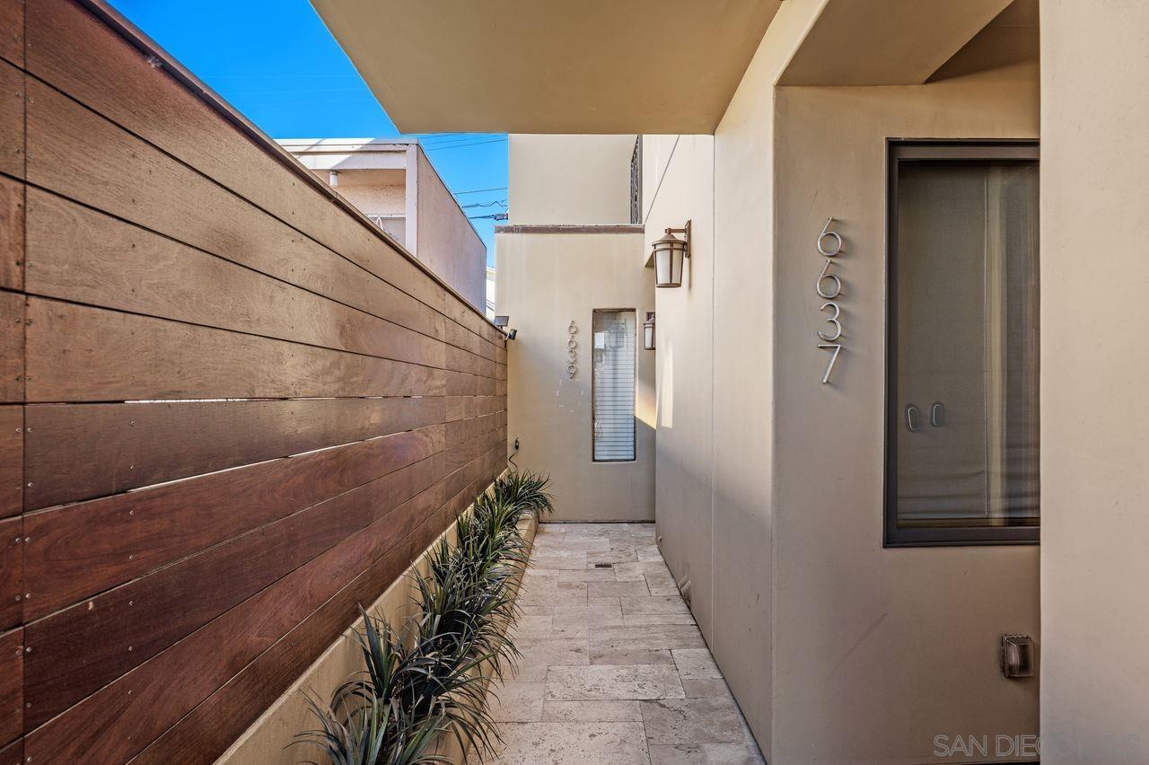 Detail Gallery Image 12 of 60 For 6639  La Jolla Blvd, La Jolla,  CA 92037 - 3 Beds | 2/2 Baths