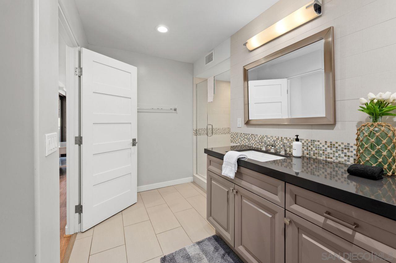 Detail Gallery Image 24 of 60 For 6639  La Jolla Blvd, La Jolla,  CA 92037 - 3 Beds | 2/2 Baths