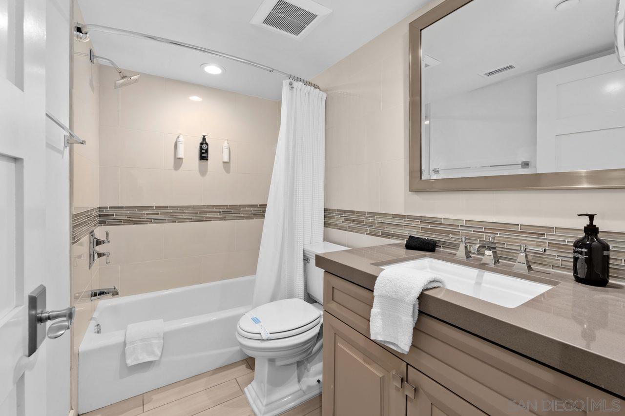 Detail Gallery Image 26 of 60 For 6639  La Jolla Blvd, La Jolla,  CA 92037 - 3 Beds | 2/2 Baths