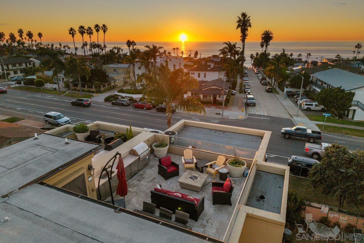 Detail Gallery Image 4 of 60 For 6639  La Jolla Blvd, La Jolla,  CA 92037 - 3 Beds | 2/2 Baths