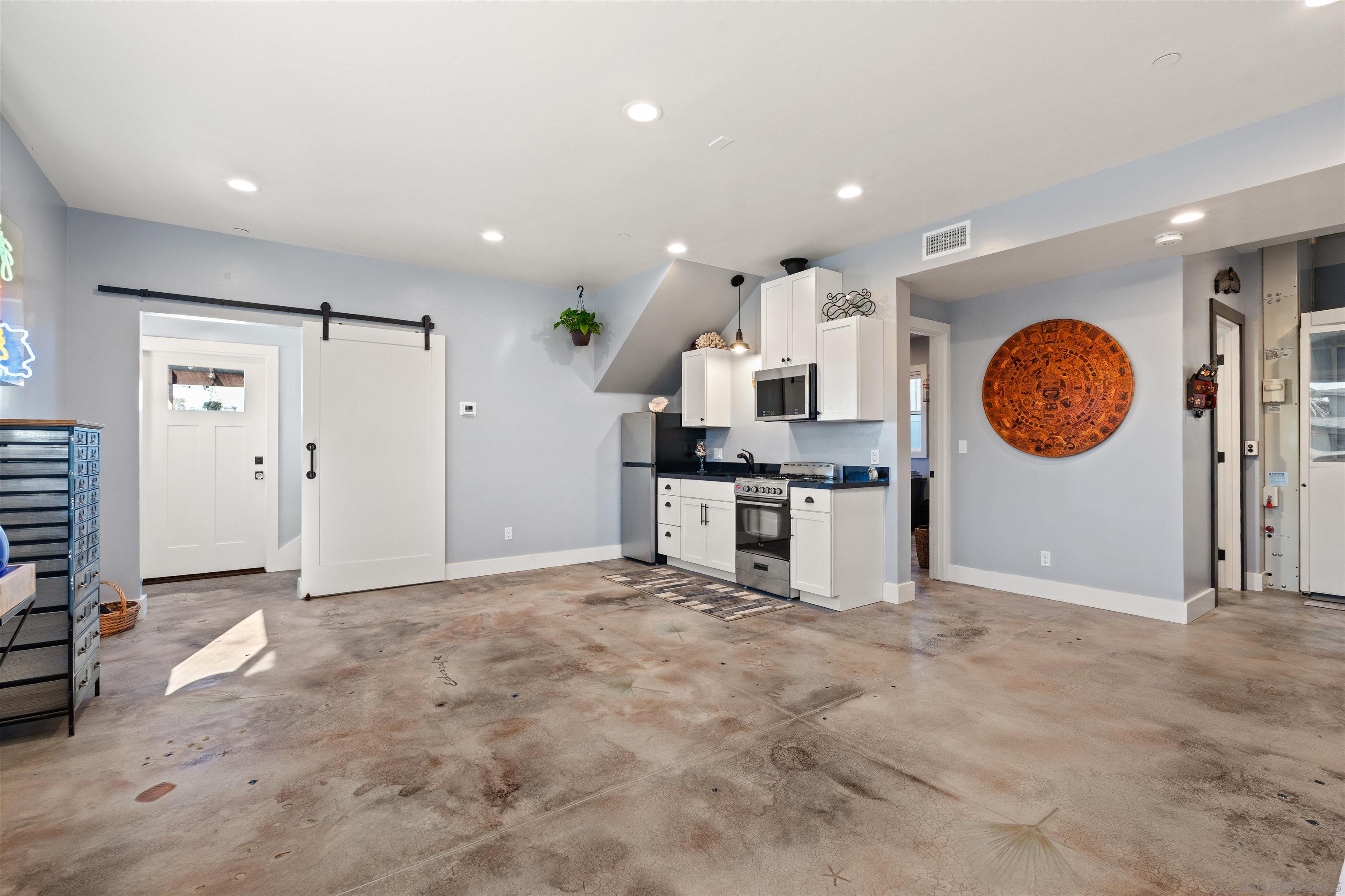 Detail Gallery Image 7 of 37 For 413  Delaware St, Imperial Beach,  CA 91932 - 3 Beds | 2/1 Baths