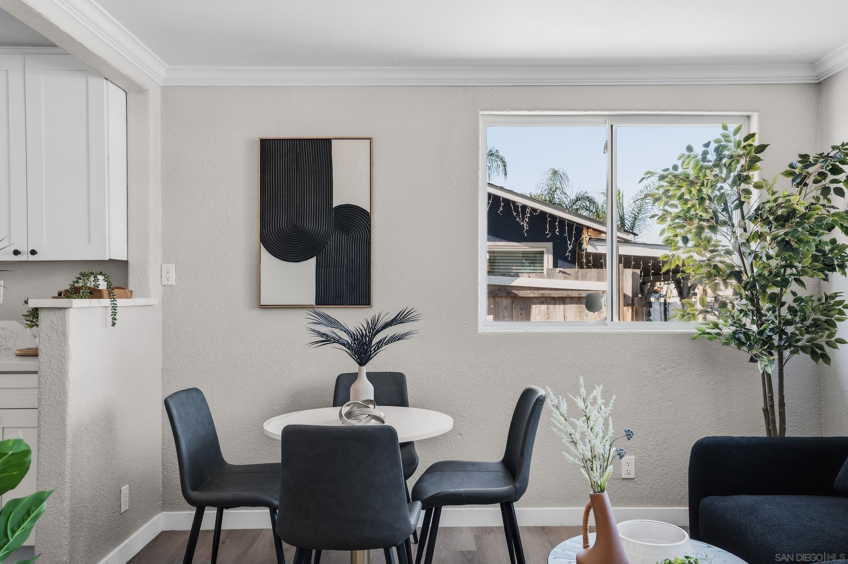 Front Image Thumbnail for SD250045693