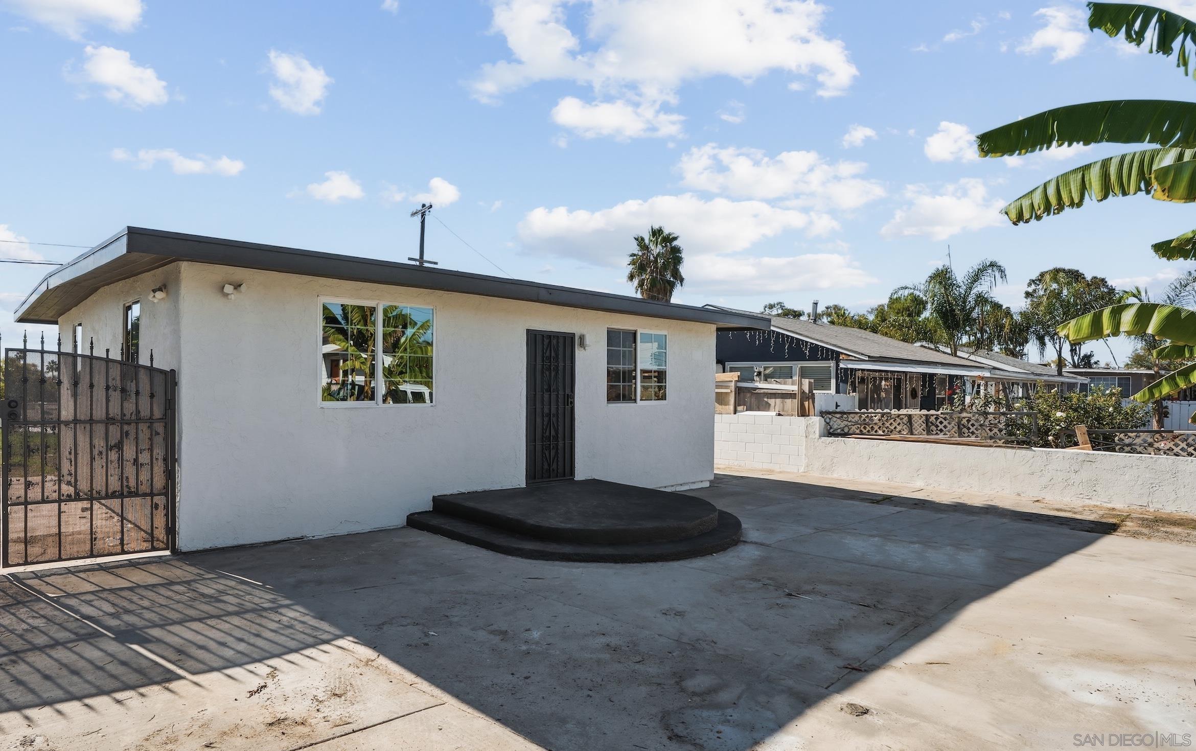 Detail Gallery Image 2 of 15 For 4647  F St, San Diego,  CA 92102 - 2 Beds | 1 Baths