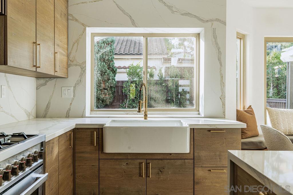 Detail Gallery Image 14 of 54 For 12782  Amaranth, San Diego,  CA 92129 - 4 Beds | 3 Baths