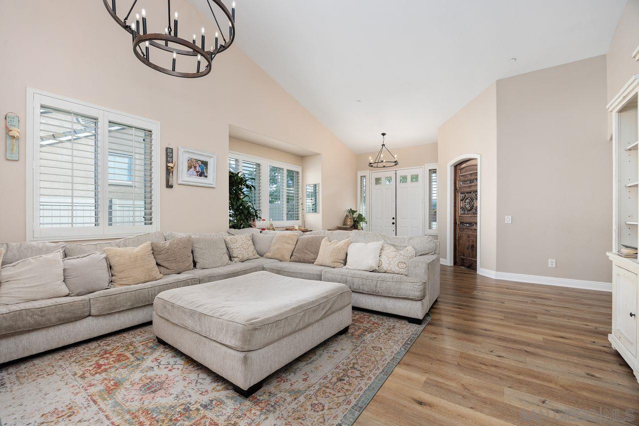 Detail Gallery Image 11 of 42 For 1705  Wildflower, Vista,  CA 92083 - 4 Beds | 2 Baths