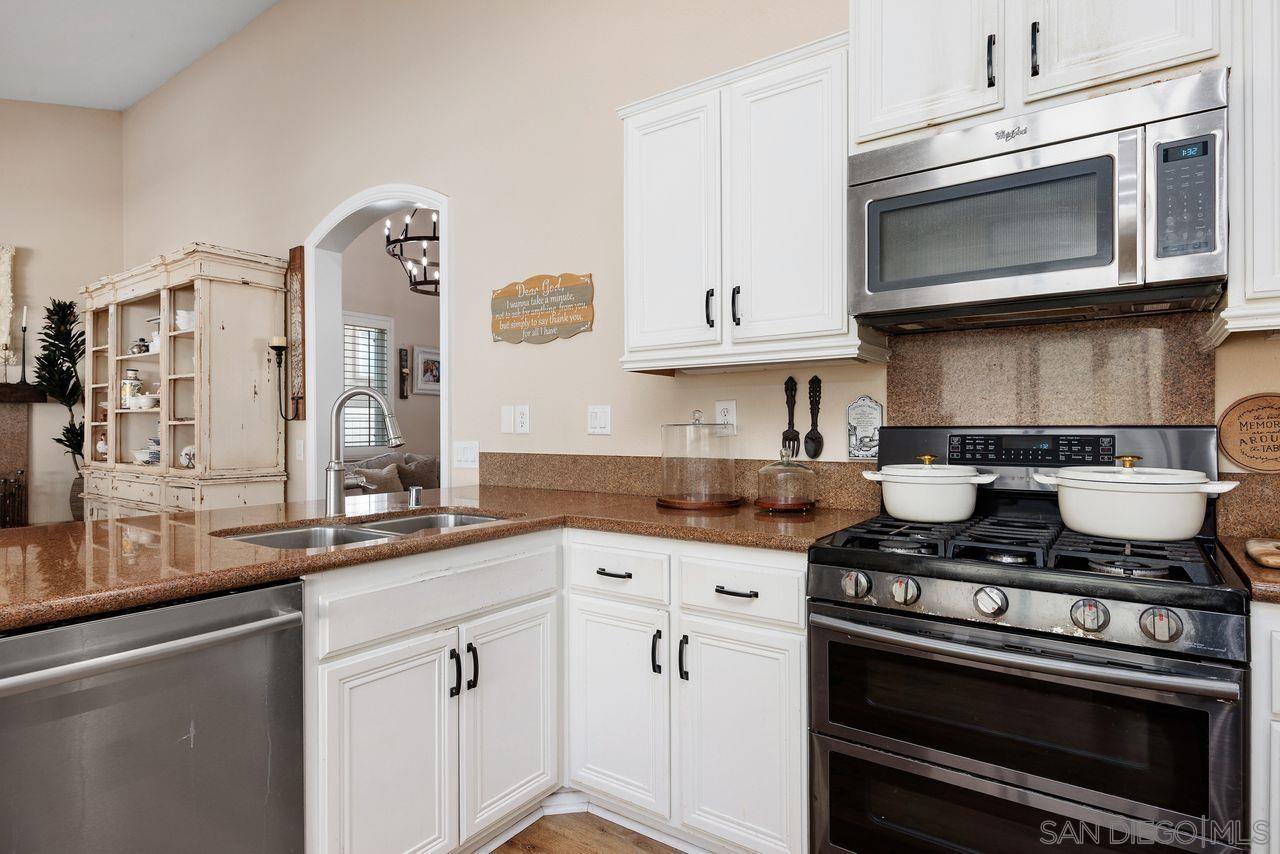 Detail Gallery Image 14 of 42 For 1705  Wildflower, Vista,  CA 92083 - 4 Beds | 2 Baths