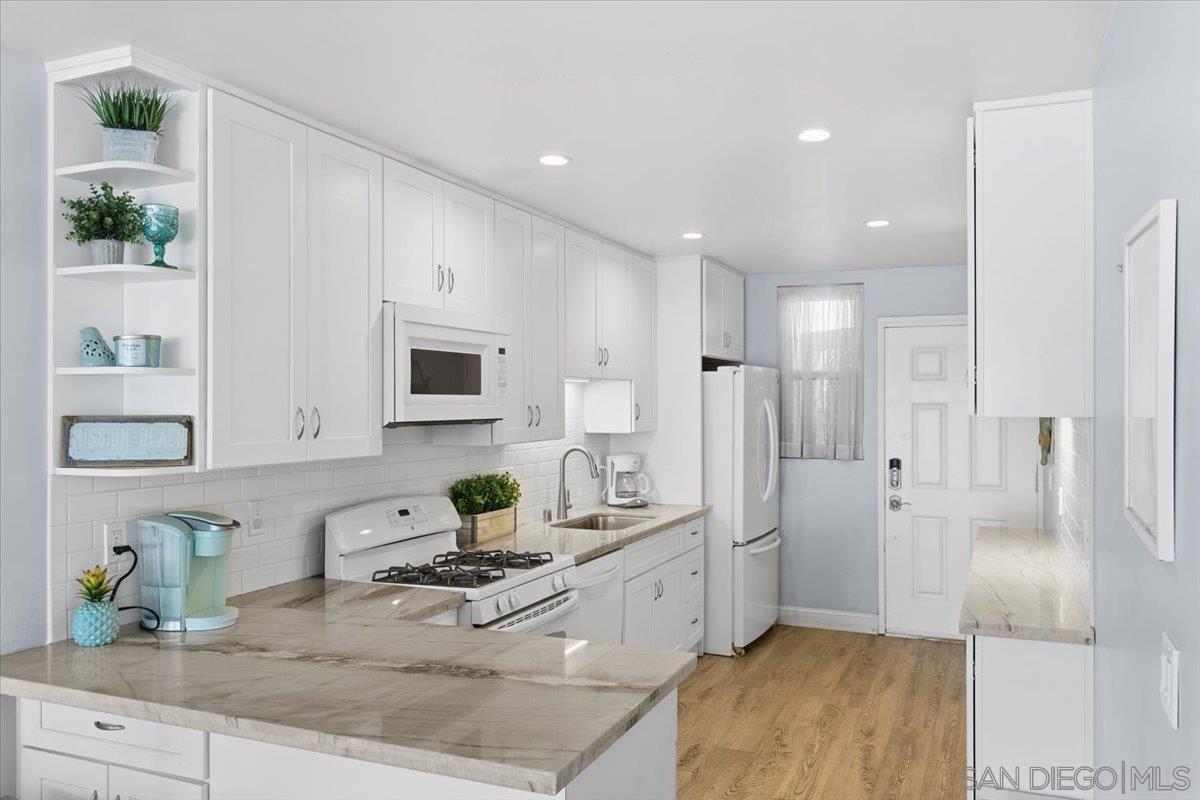 Detail Gallery Image 17 of 42 For 3755  Ocean Front Walk  #18,  San Diego,  CA 92109 - 2 Beds | 1 Baths