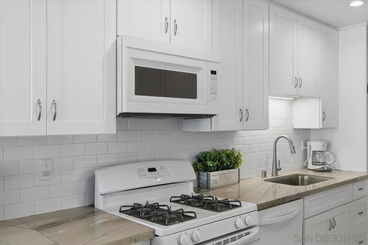 Detail Gallery Image 19 of 42 For 3755  Ocean Front Walk  #18,  San Diego,  CA 92109 - 2 Beds | 1 Baths