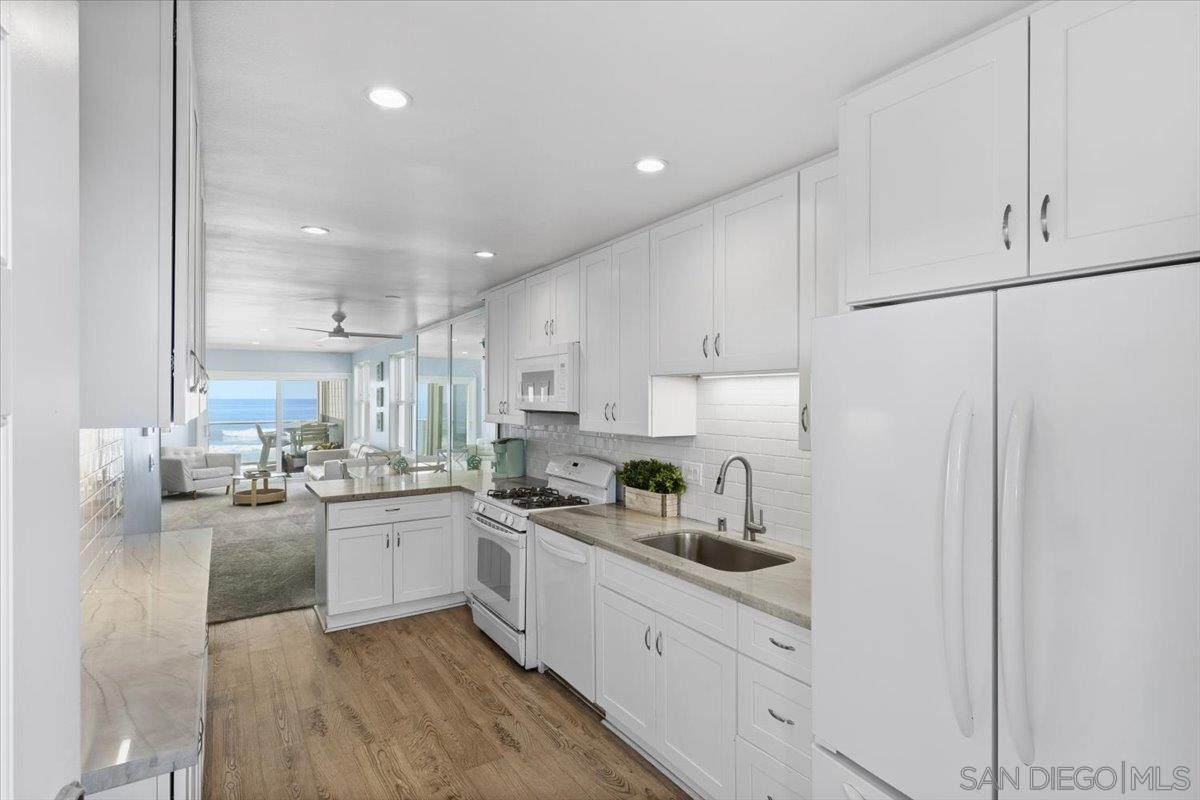 Detail Gallery Image 31 of 42 For 3755  Ocean Front Walk  #18,  San Diego,  CA 92109 - 2 Beds | 1 Baths