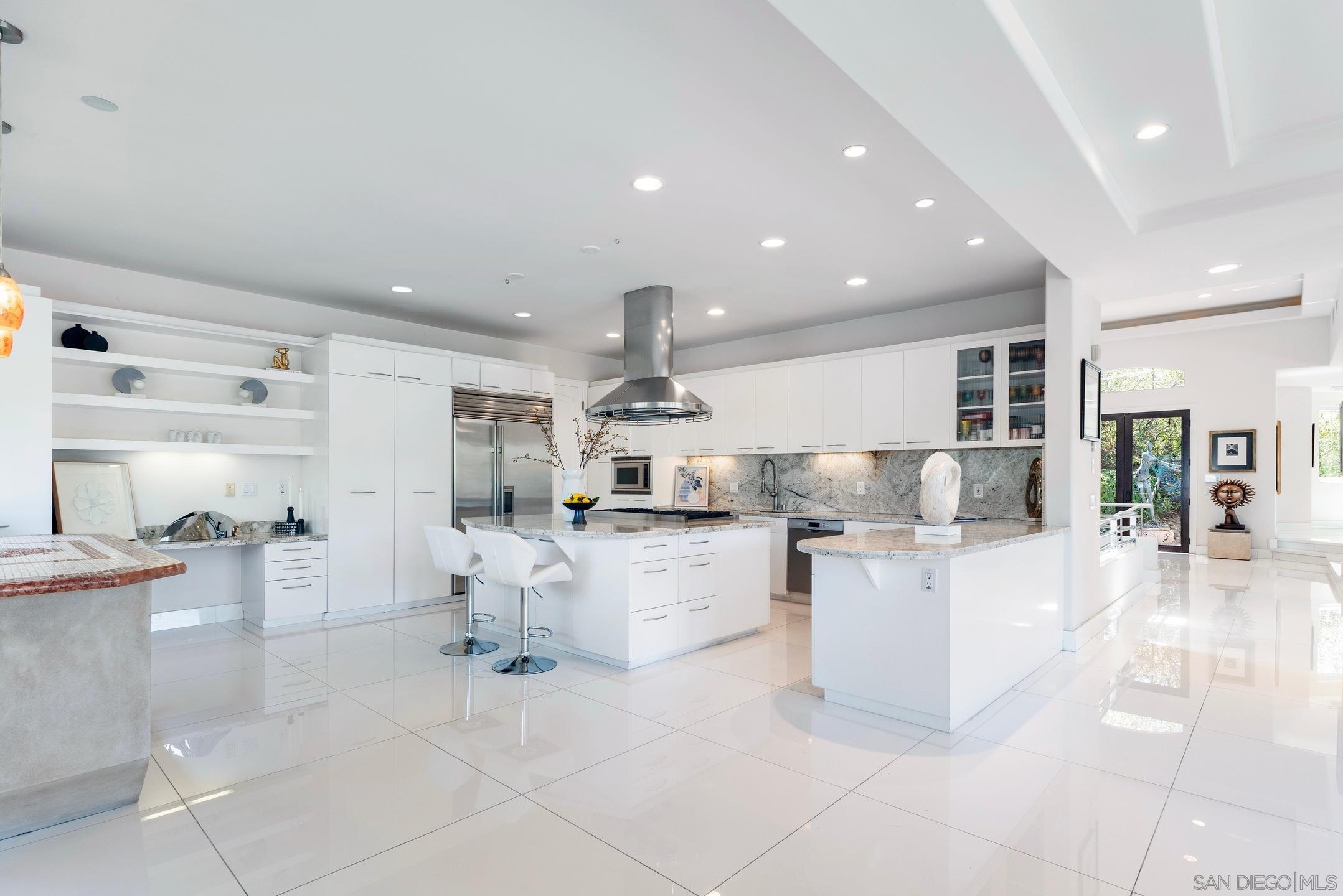 Detail Gallery Image 25 of 54 For 6617  Muirlands Dr, La Jolla,  CA 92037 - 5 Beds | 6 Baths