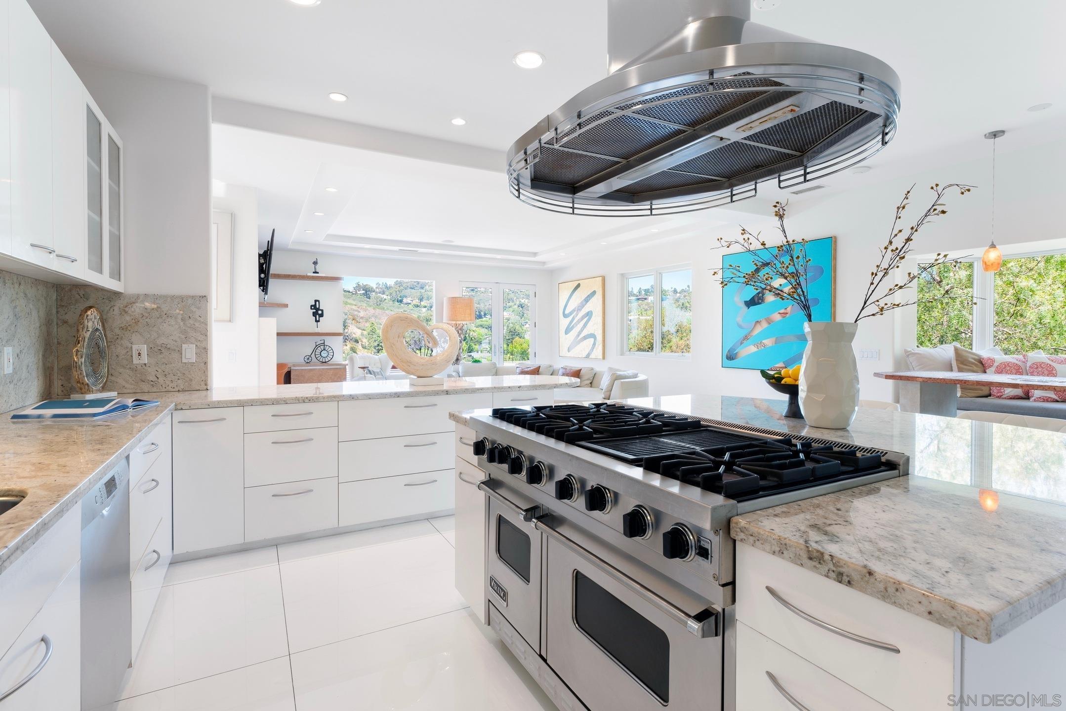 Detail Gallery Image 28 of 54 For 6617  Muirlands Dr, La Jolla,  CA 92037 - 5 Beds | 6 Baths